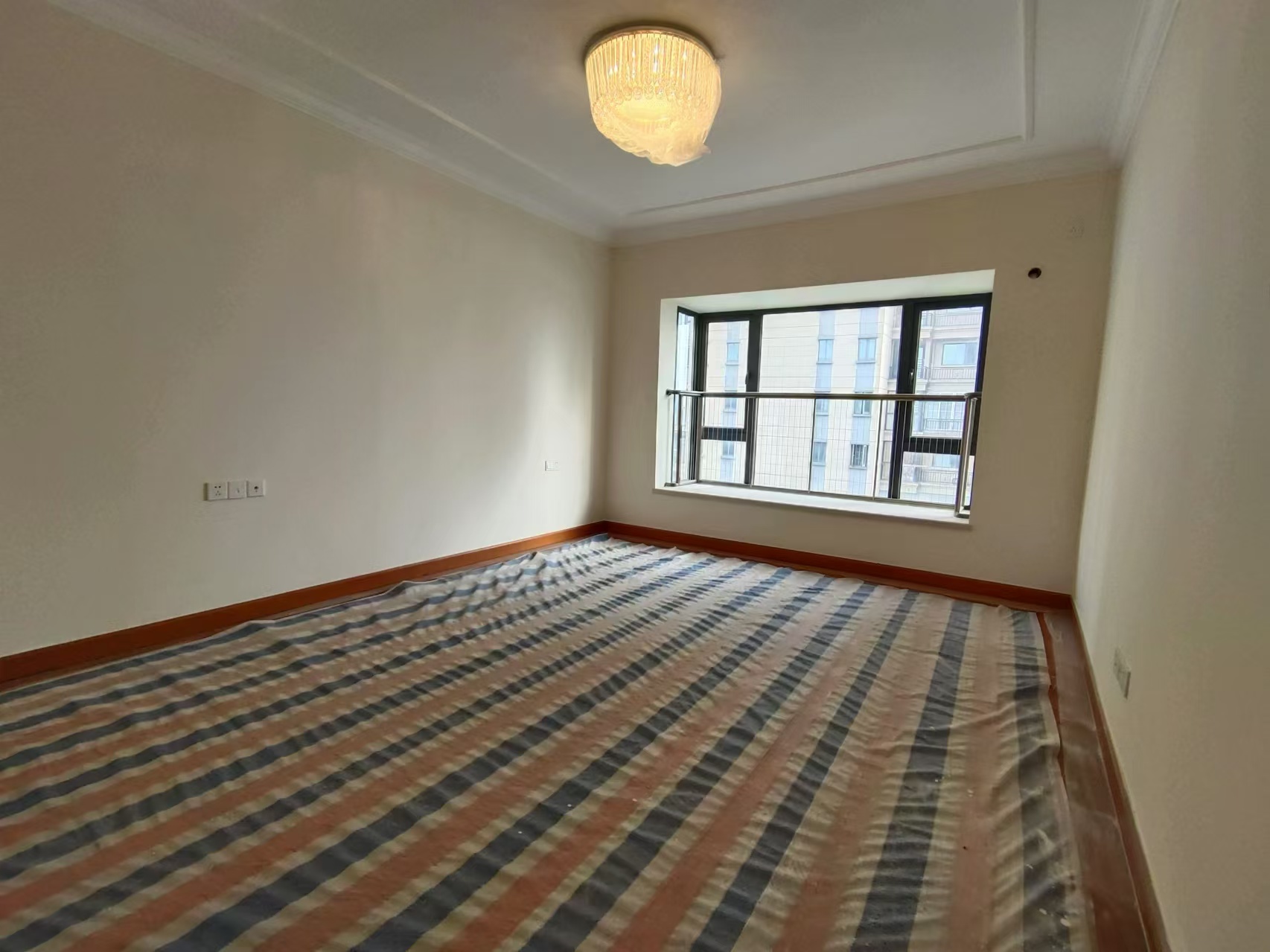 恒大华府  4室2厅2卫    139.8万 恒大华府  4室2厅2卫    139.8万室内图