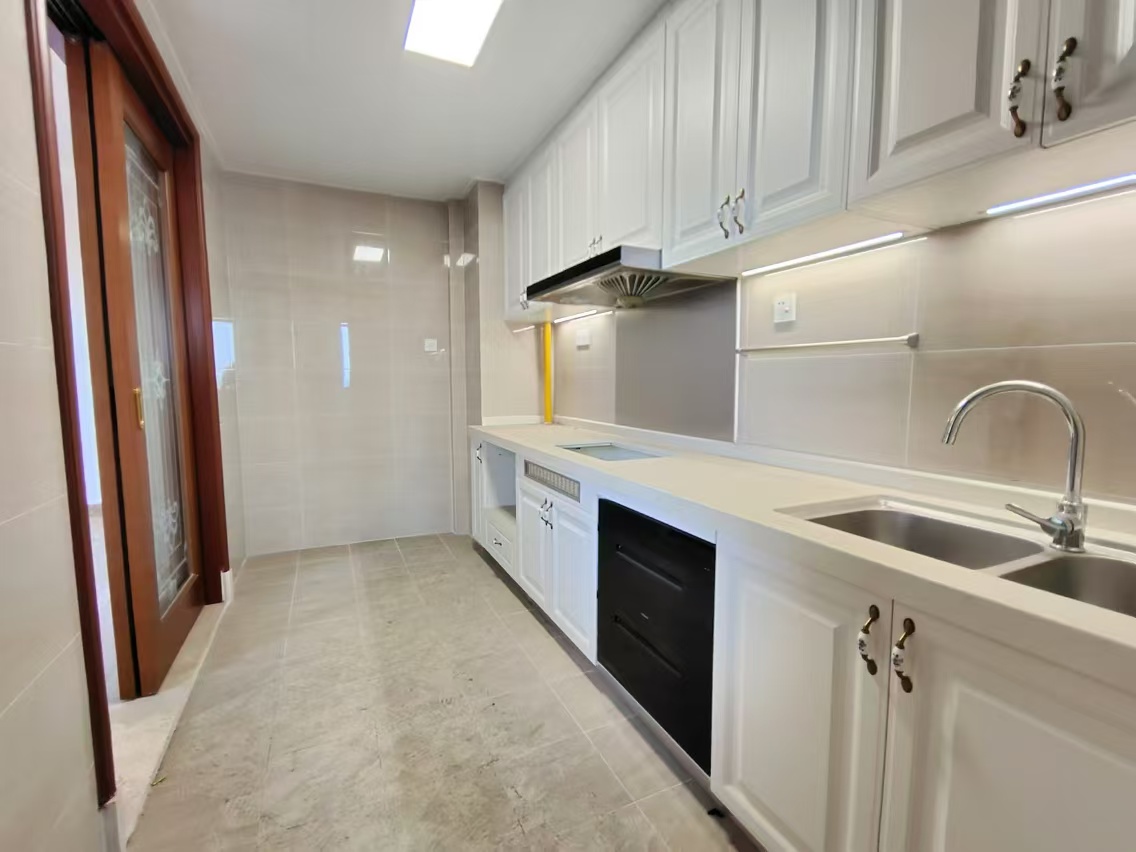 恒大华府  4室2厅2卫    139.8万 恒大华府  4室2厅2卫    139.8万室内图