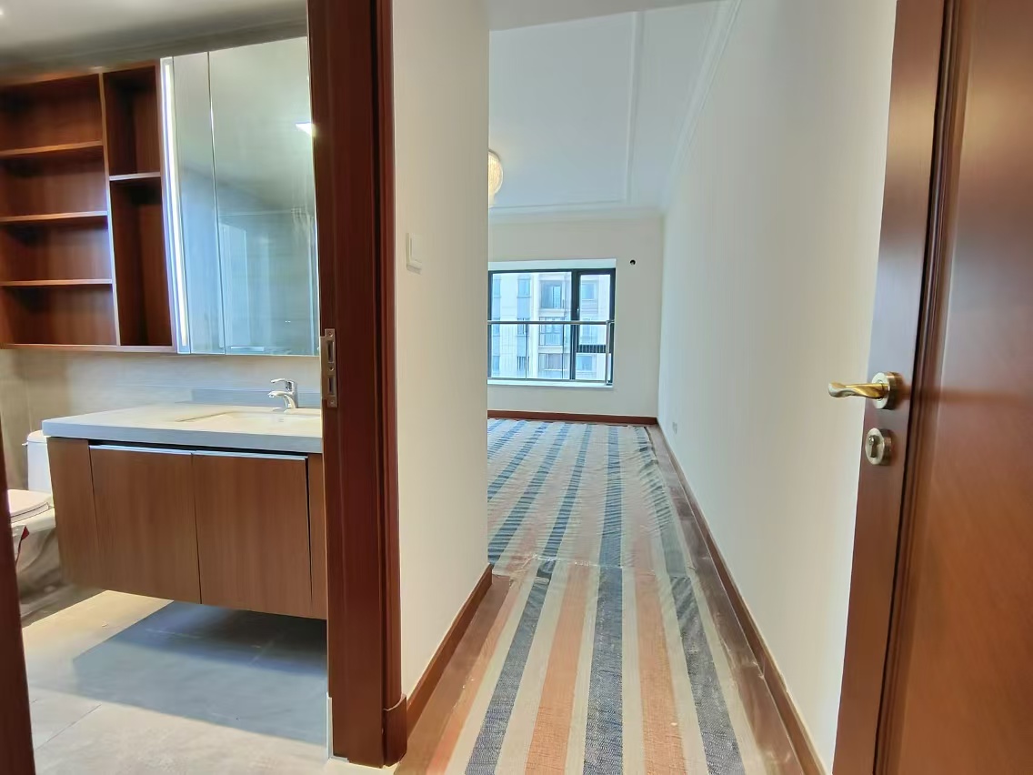 恒大华府  4室2厅2卫    139.8万 恒大华府  4室2厅2卫    139.8万室内图