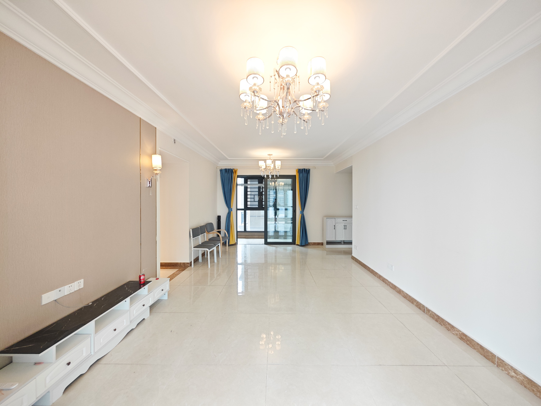 恒大上林苑 3室2厅2卫 128.0万 恒大上林苑 3室2厅2卫 128.0万客厅