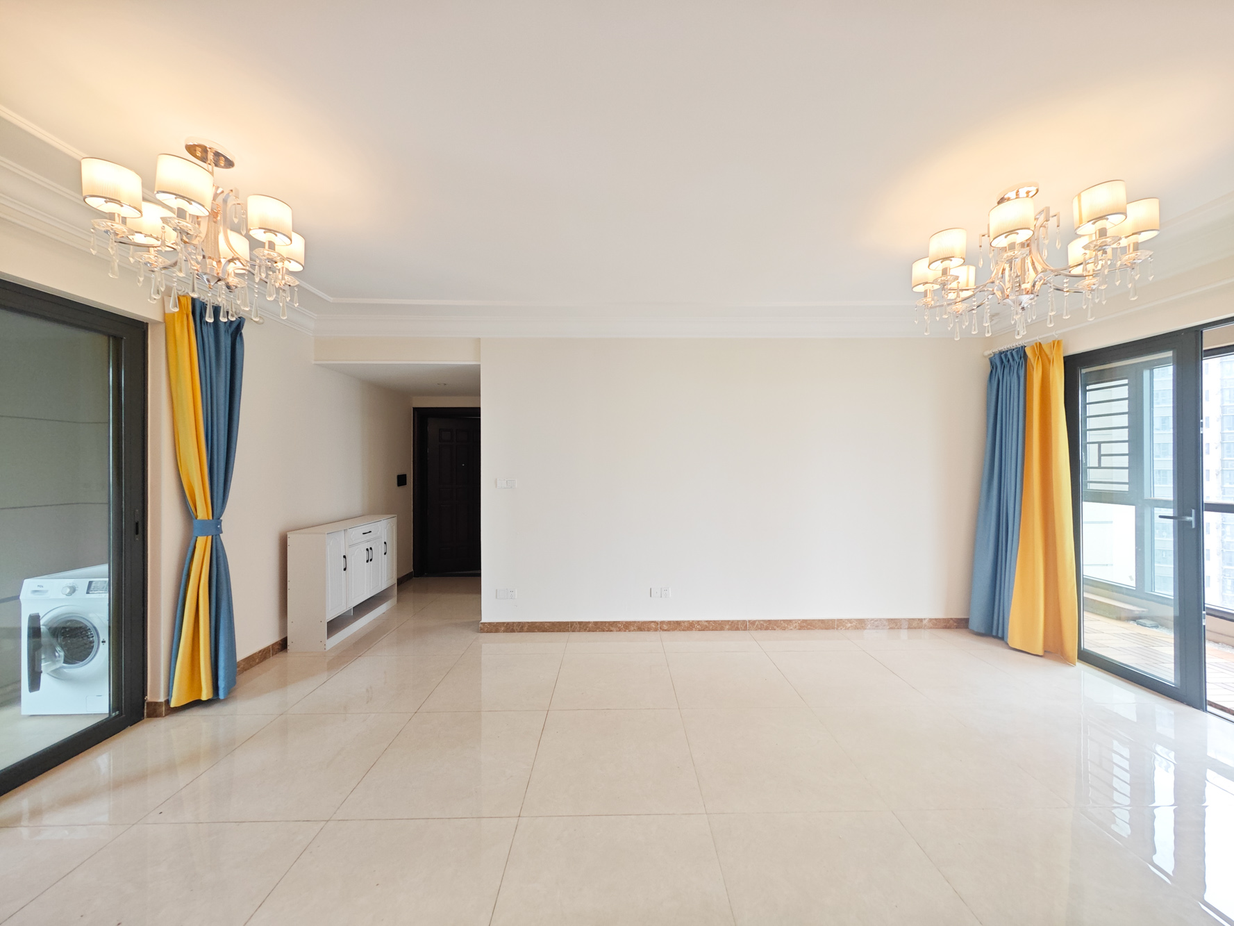 恒大上林苑 3室2厅2卫 128.0万 恒大上林苑 3室2厅2卫 128.0万客厅