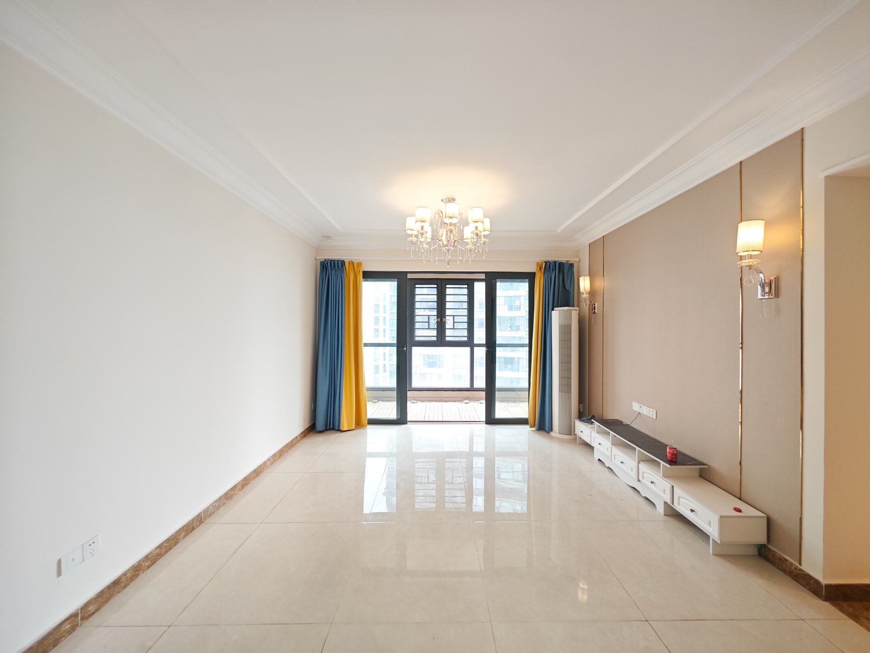 恒大上林苑 3室2厅2卫 128.0万 恒大上林苑 3室2厅2卫 128.0万客厅