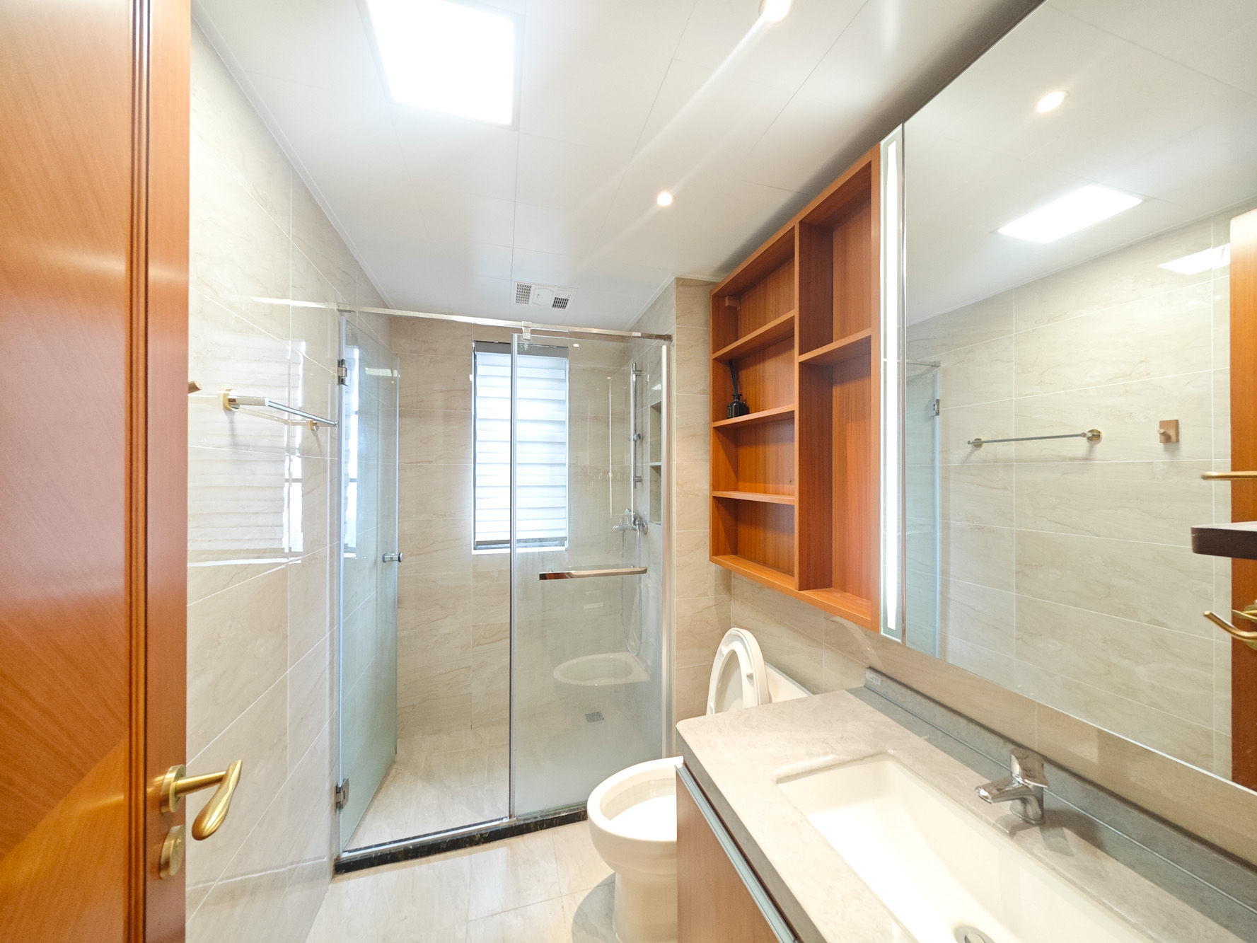 恒大上林苑  3室2厅2卫    128.0万卫生间