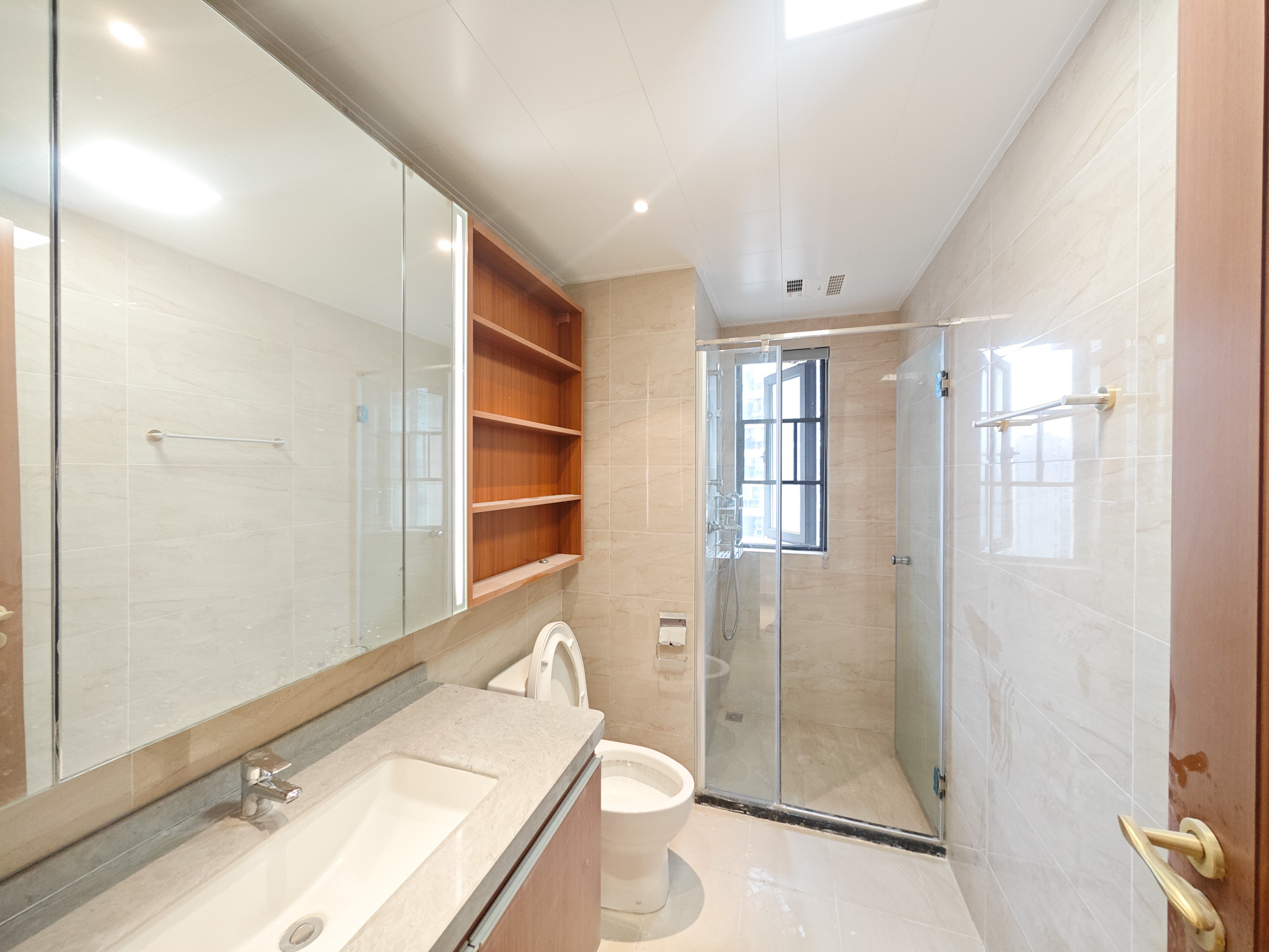 恒大上林苑 3室2厅2卫 128.0万 恒大上林苑 3室2厅2卫 128.0万卫生间