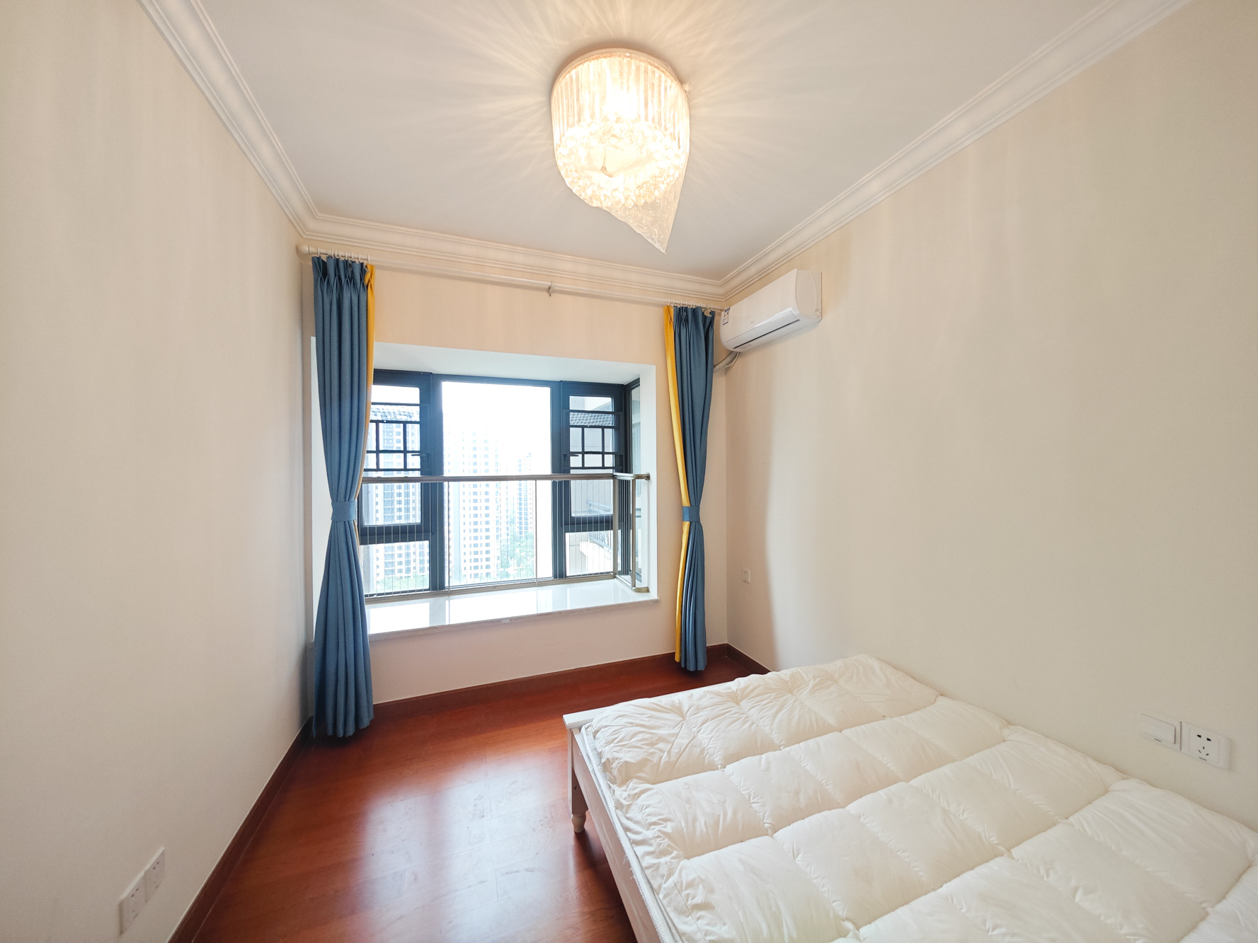 恒大上林苑  3室2厅2卫    128.0万卧室