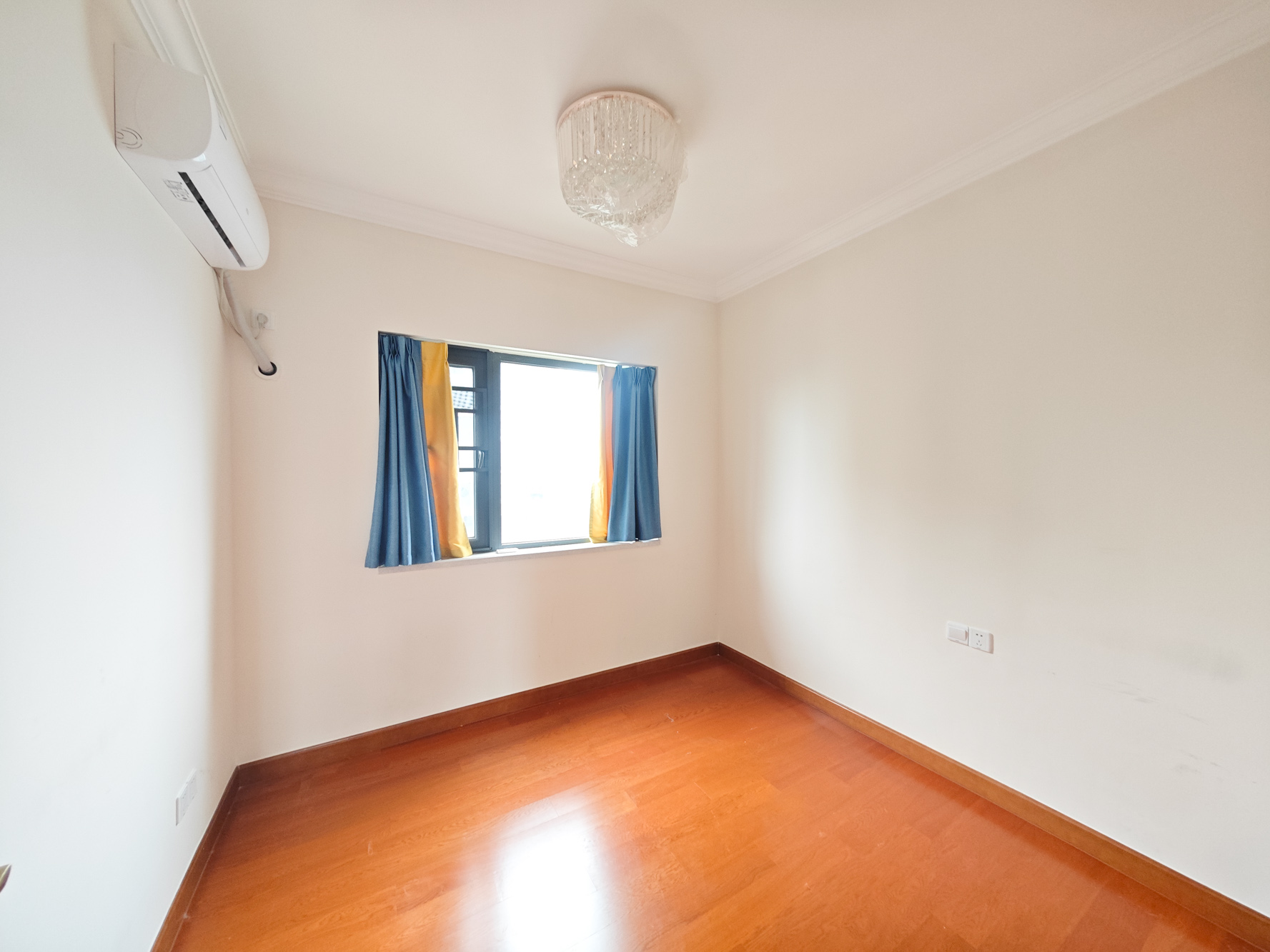 恒大上林苑 3室2厅2卫 128.0万 恒大上林苑 3室2厅2卫 128.0万卧室