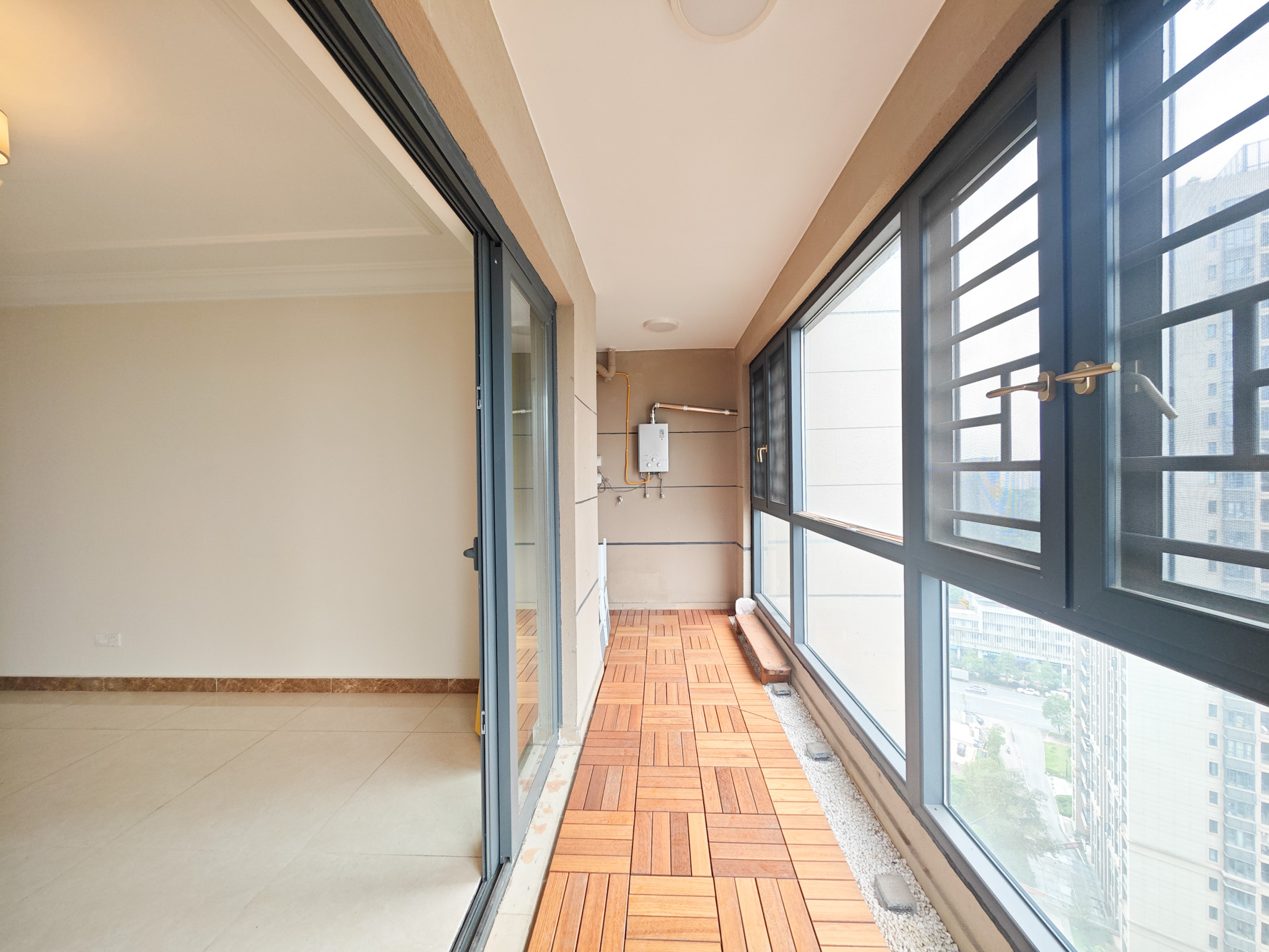 恒大上林苑  3室2厅2卫    128.0万阳台