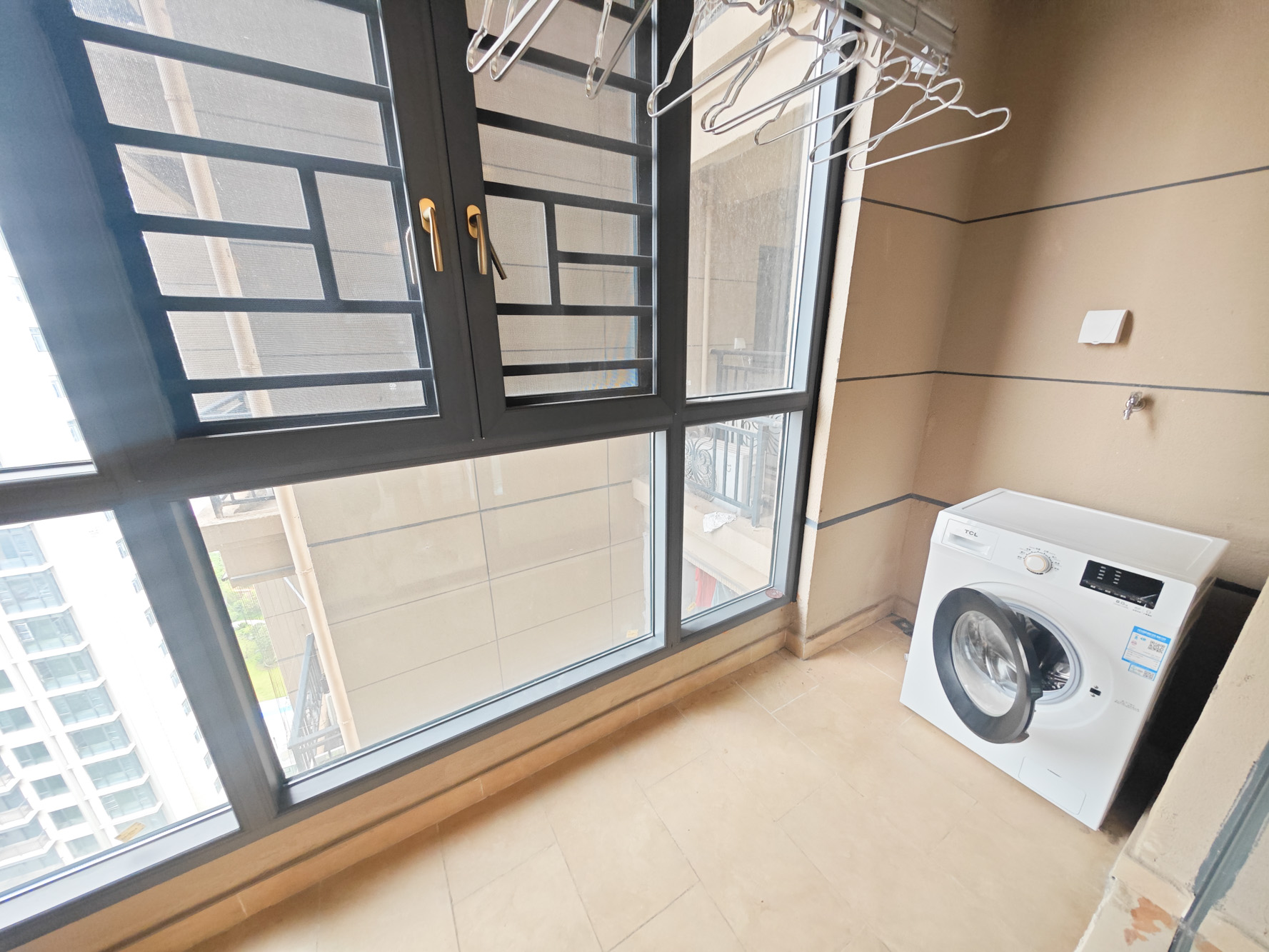 恒大上林苑  3室2厅2卫    128.0万阳台