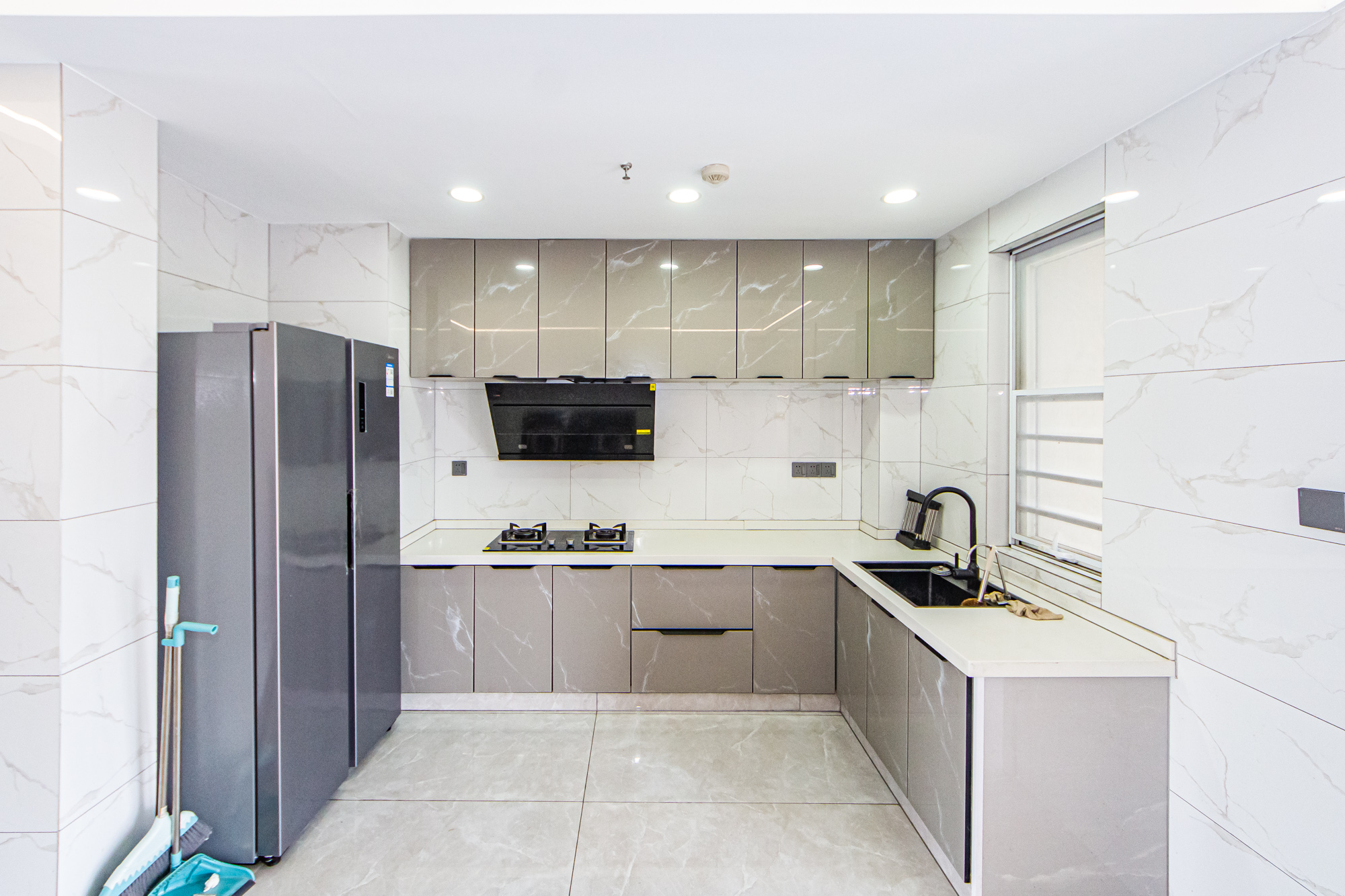 北辰三角洲E7区 3室2厅2卫 190.0万 北辰三角洲E7区 3室2厅2卫 190.0万厨房