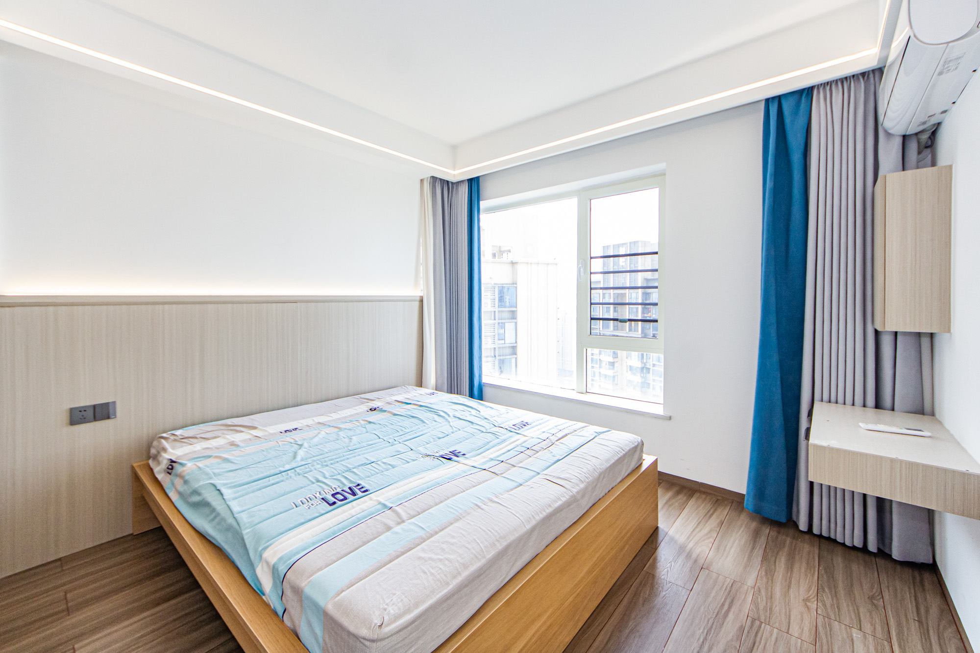 北辰三角洲E7区 3室2厅2卫 190.0万 北辰三角洲E7区 3室2厅2卫 190.0万卧室