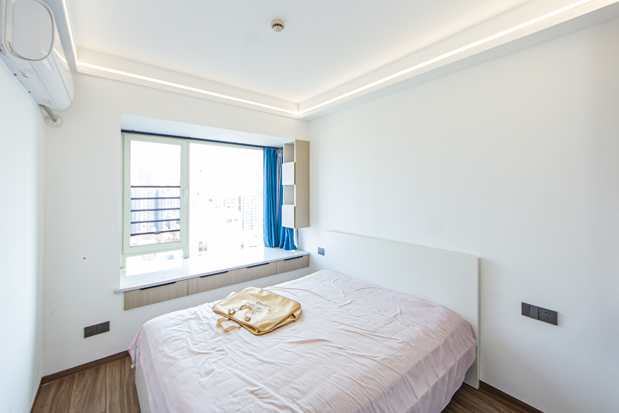 北辰三角洲E7区 3室2厅2卫 190.0万 北辰三角洲E7区 3室2厅2卫 190.0万卧室