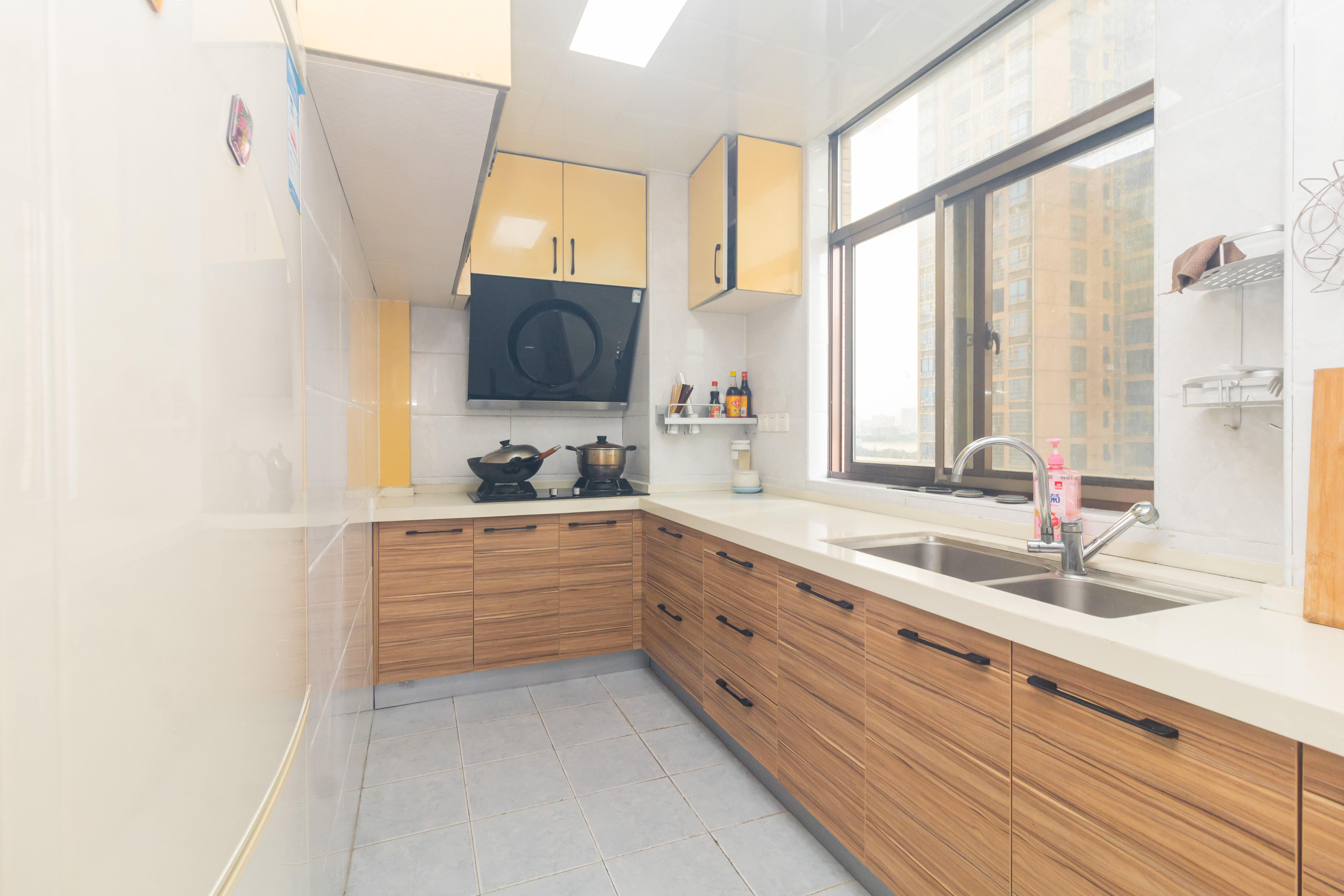 和泉嘉园  3室2厅2卫    90.0万 和泉嘉园  3室2厅2卫    90.0万厨房