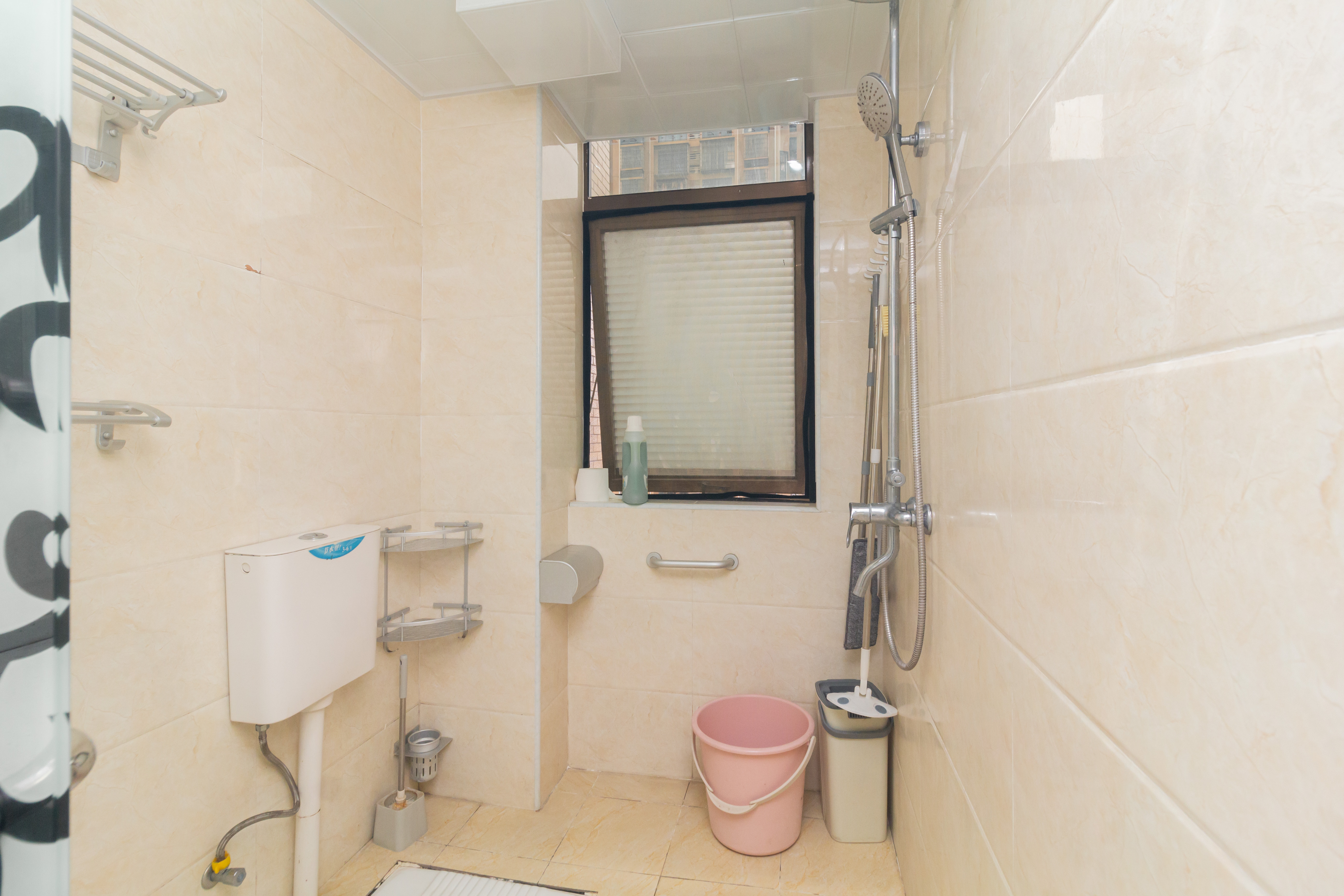 和泉嘉园  3室2厅2卫    90.0万 和泉嘉园  3室2厅2卫    90.0万卫生间