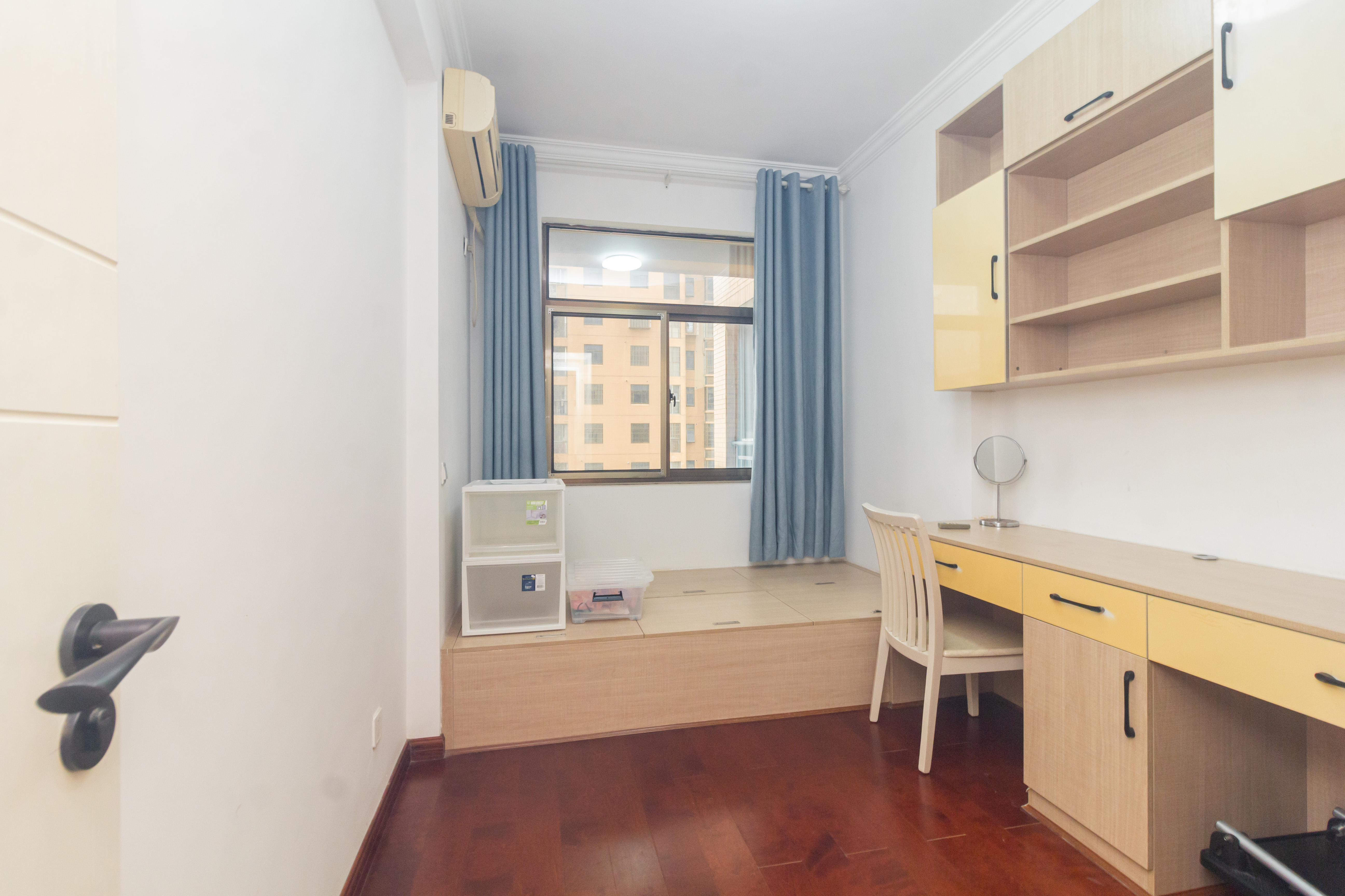 和泉嘉园  3室2厅2卫    90.0万 和泉嘉园  3室2厅2卫    90.0万卧室