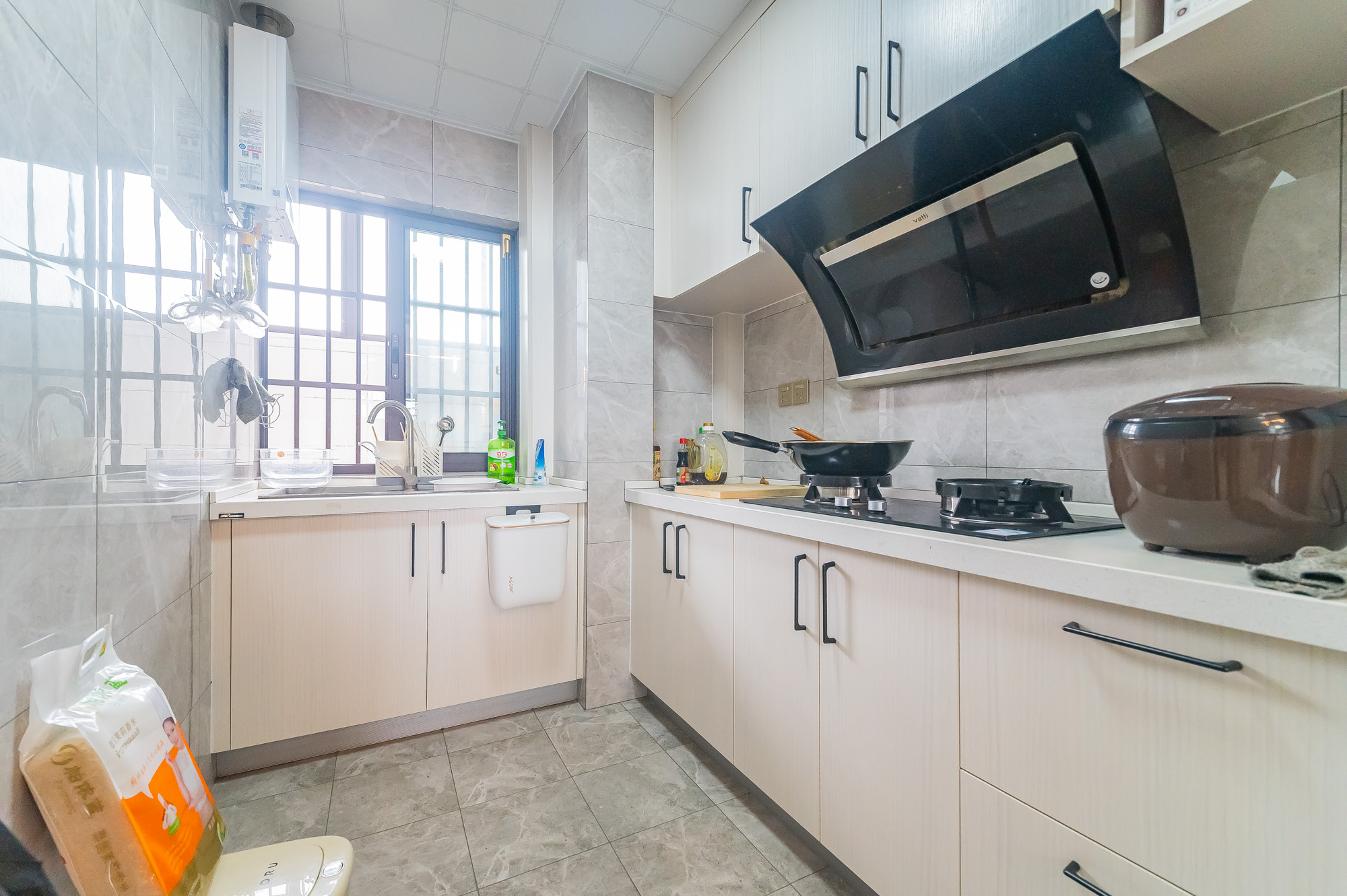 星湖湾一期高层  3室1厅2卫    83.8万 星湖湾一期高层  3室1厅2卫    83.8万厨房