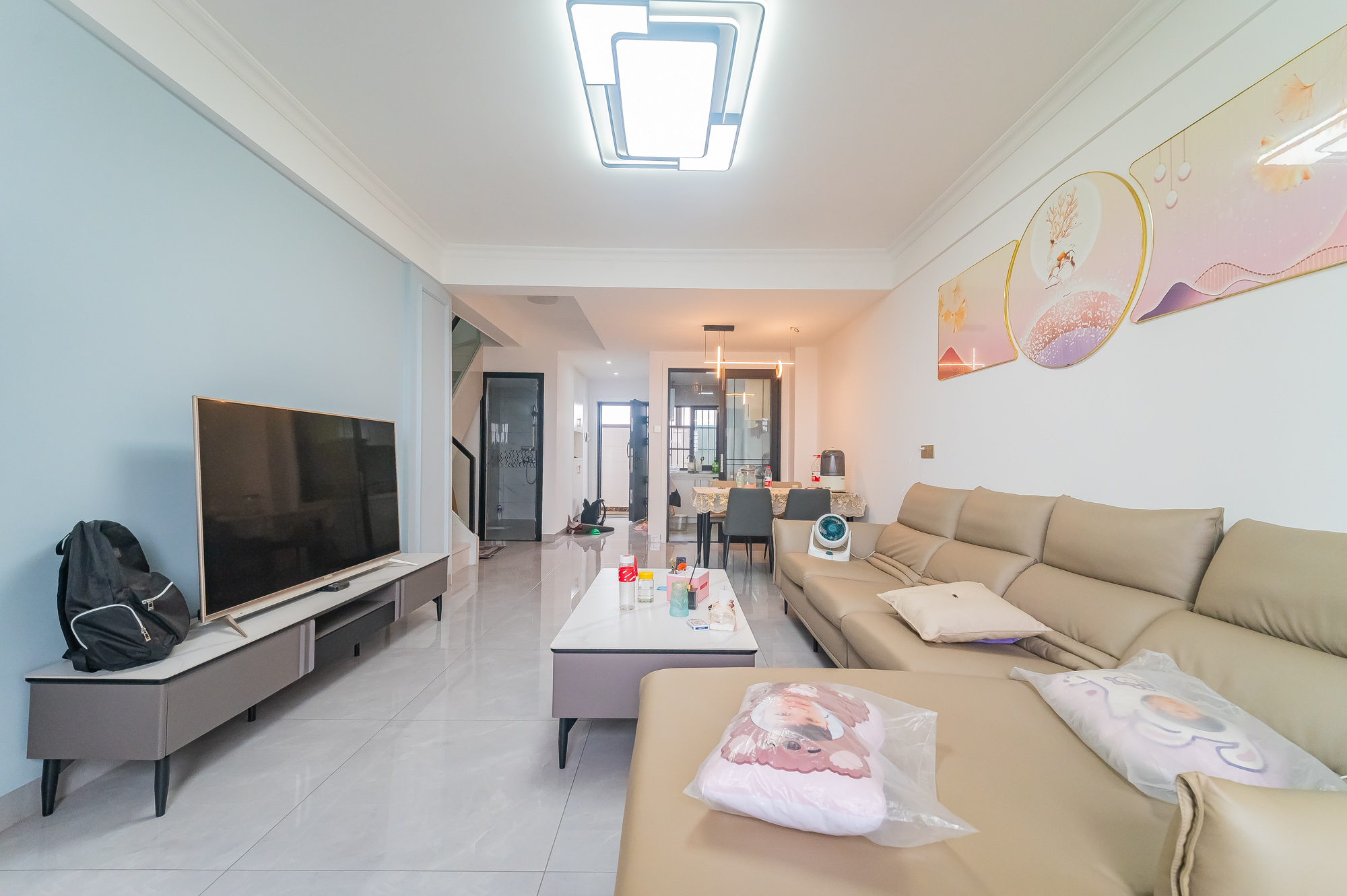 星湖湾一期高层  3室1厅2卫    83.8万 星湖湾一期高层  3室1厅2卫    83.8万客厅