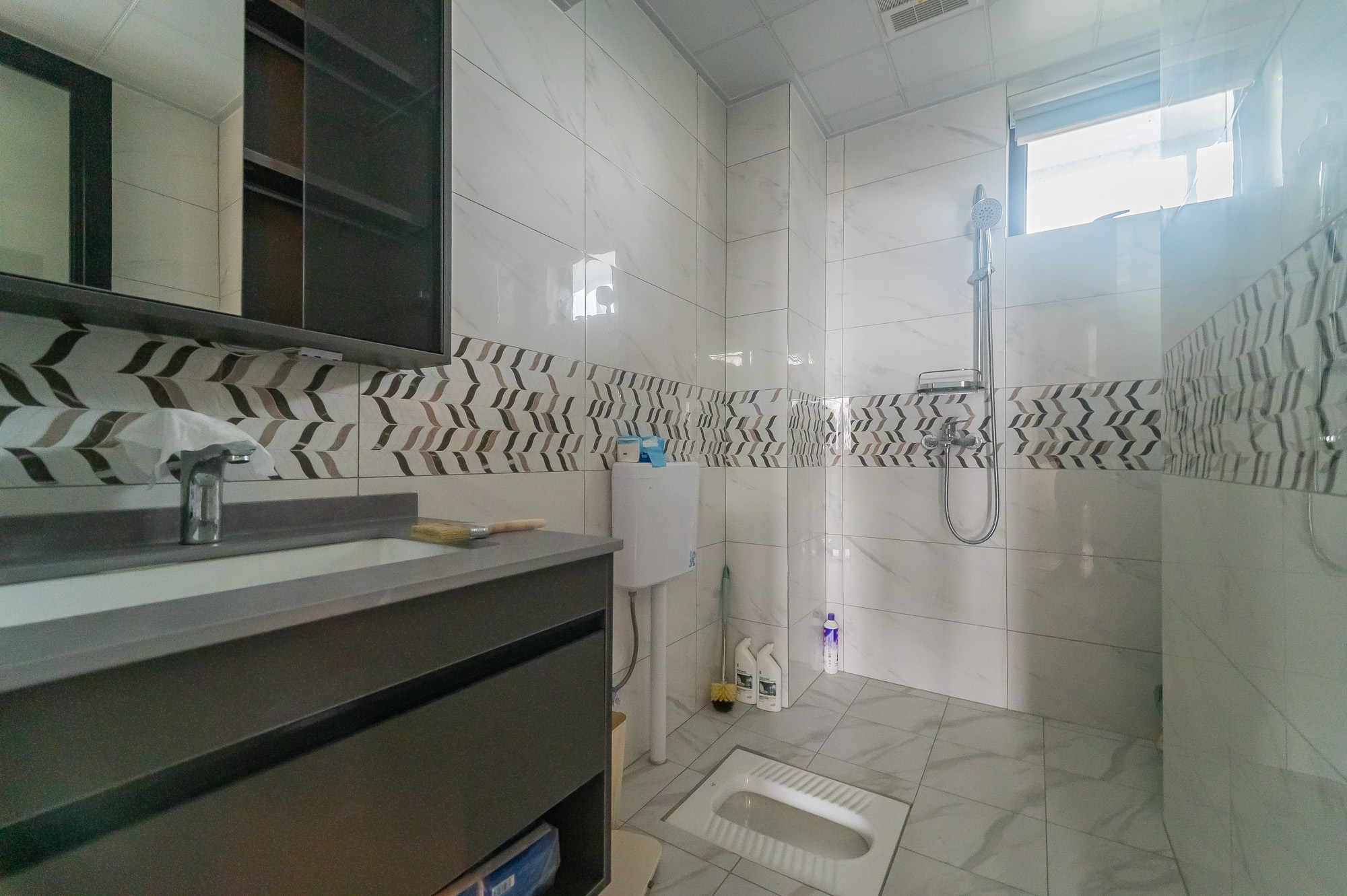 星湖湾一期高层  3室1厅2卫    83.8万 星湖湾一期高层  3室1厅2卫    83.8万卫生间