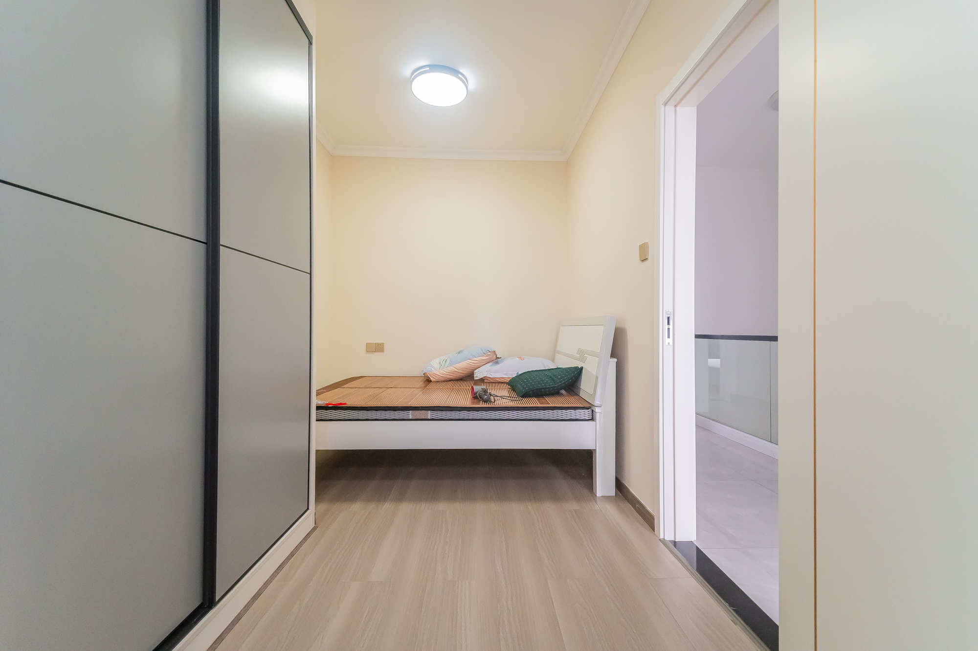 星湖湾一期高层  3室1厅2卫    83.8万 星湖湾一期高层  3室1厅2卫    83.8万卧室