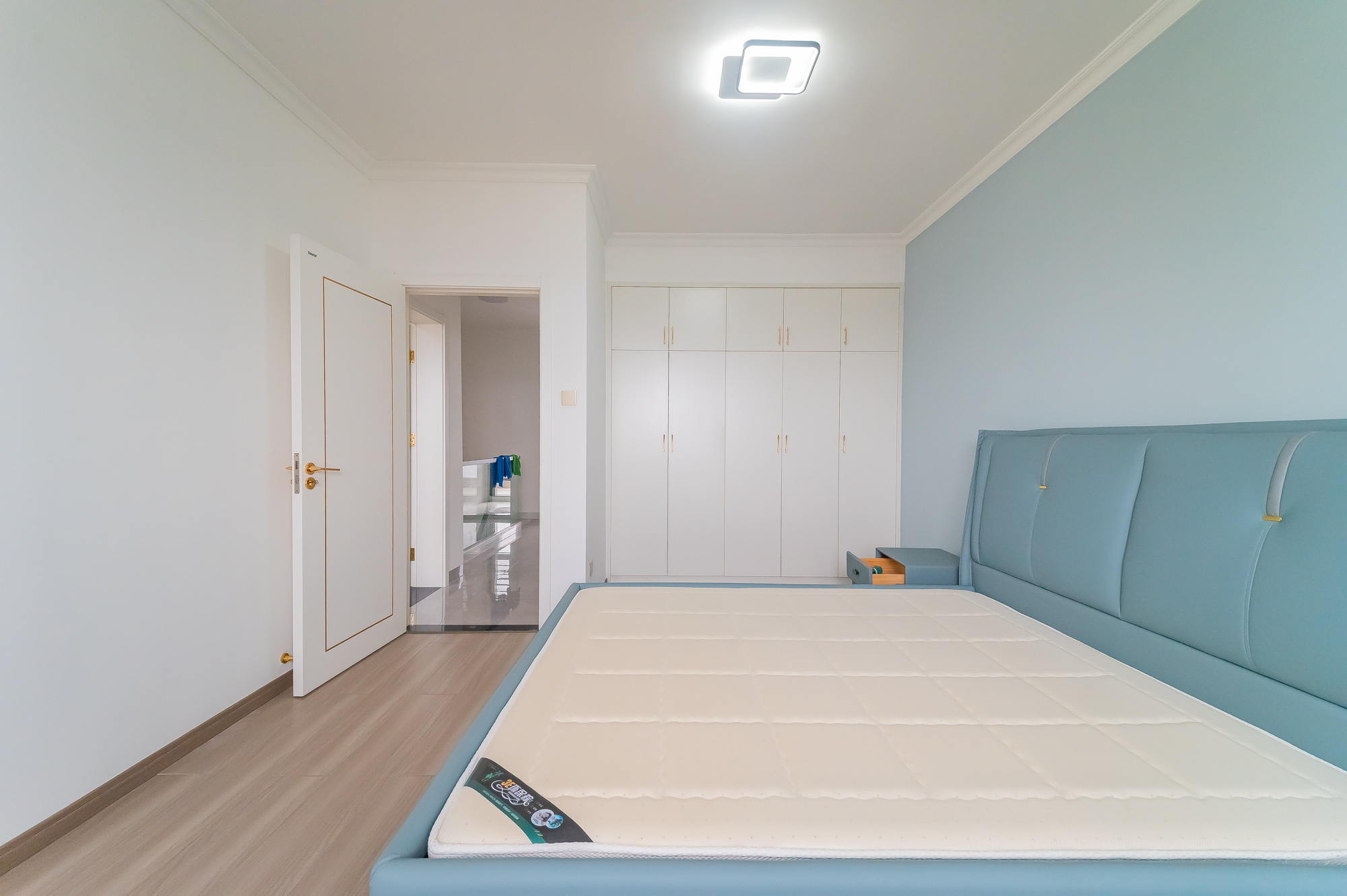 星湖湾一期高层  3室1厅2卫    83.8万 星湖湾一期高层  3室1厅2卫    83.8万卧室