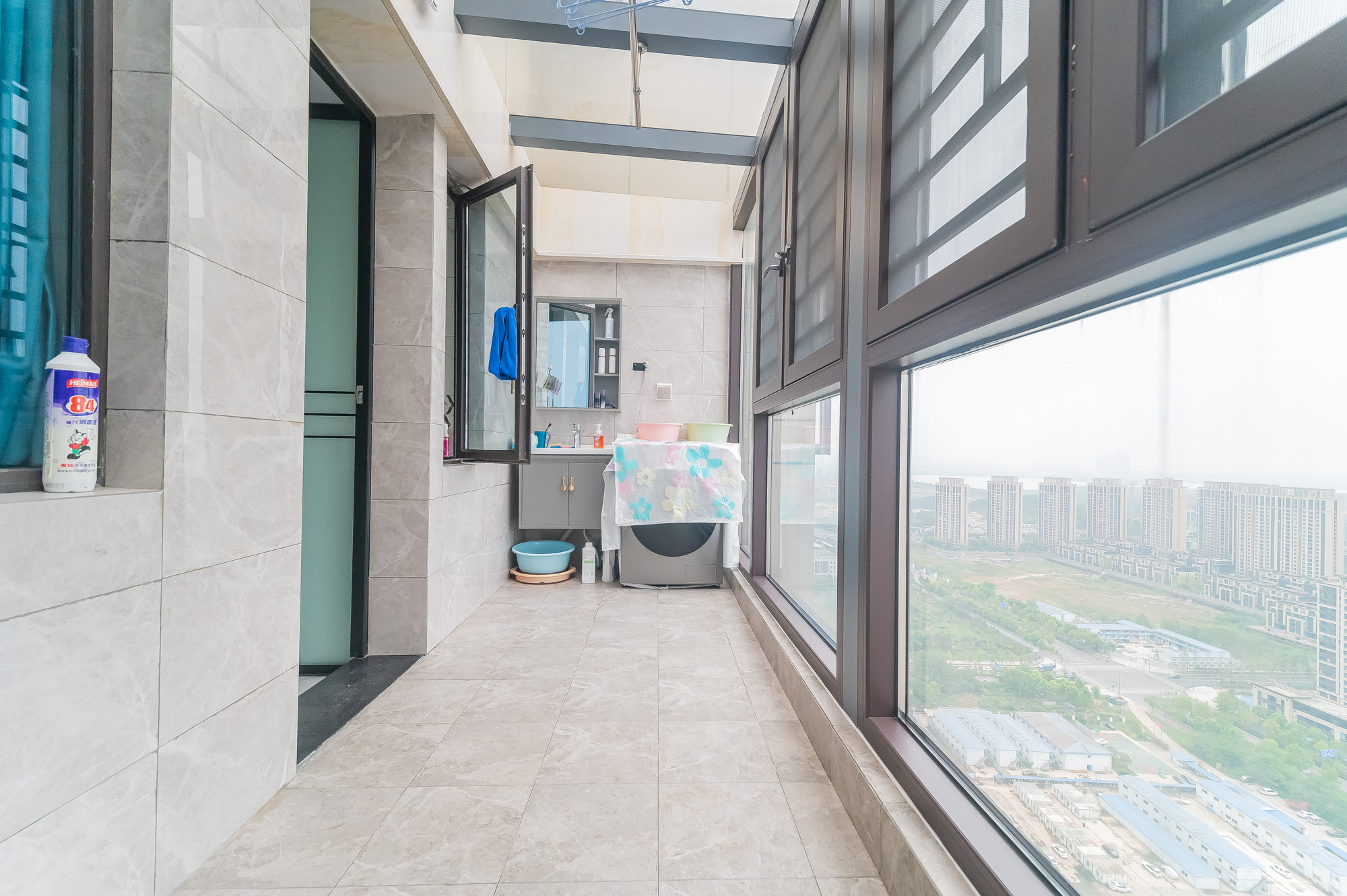 星湖湾一期高层  3室1厅2卫    83.8万阳台