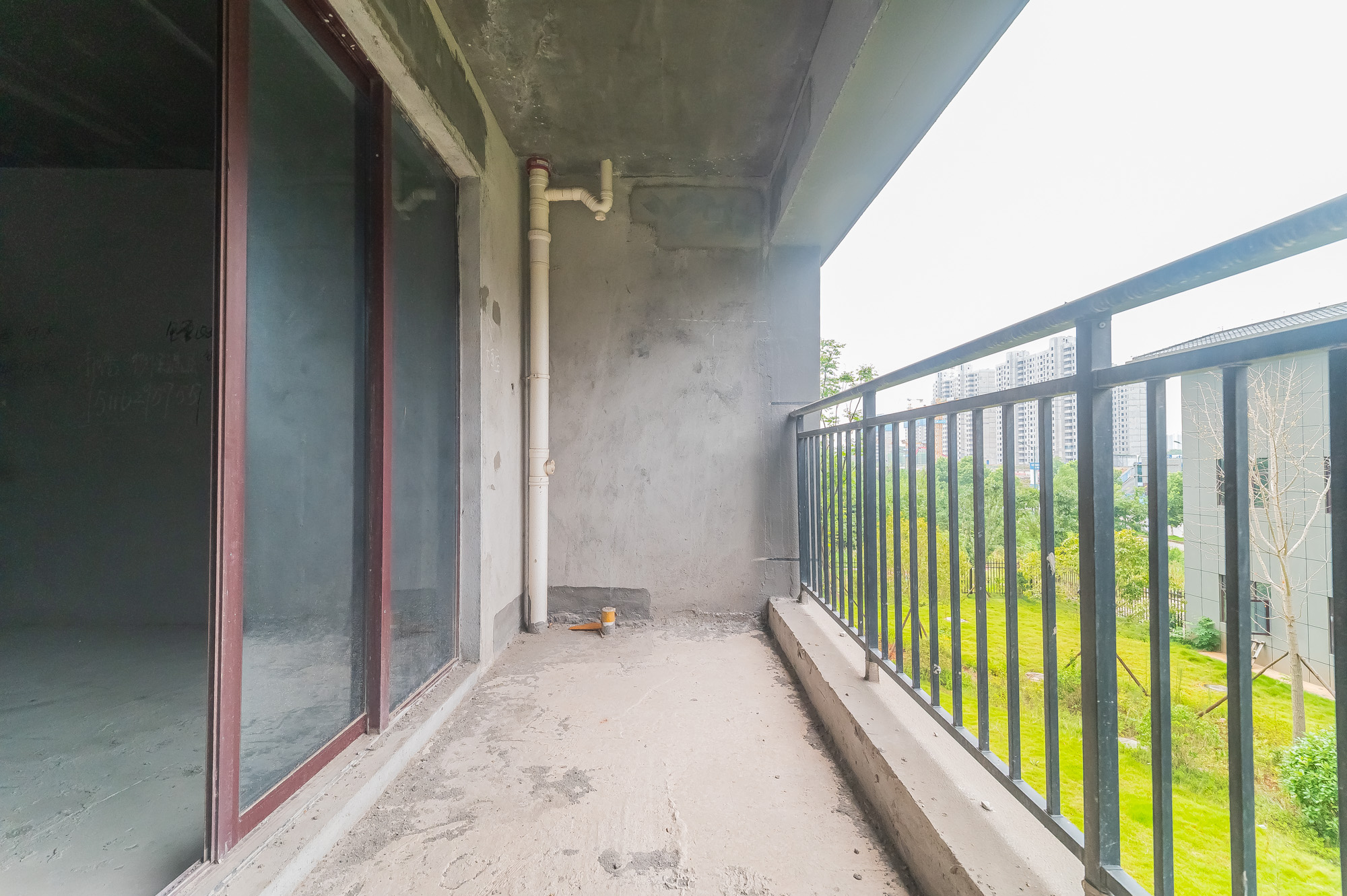 艺源颂雅小区（719街区）  4室2厅2卫   103.00万其他