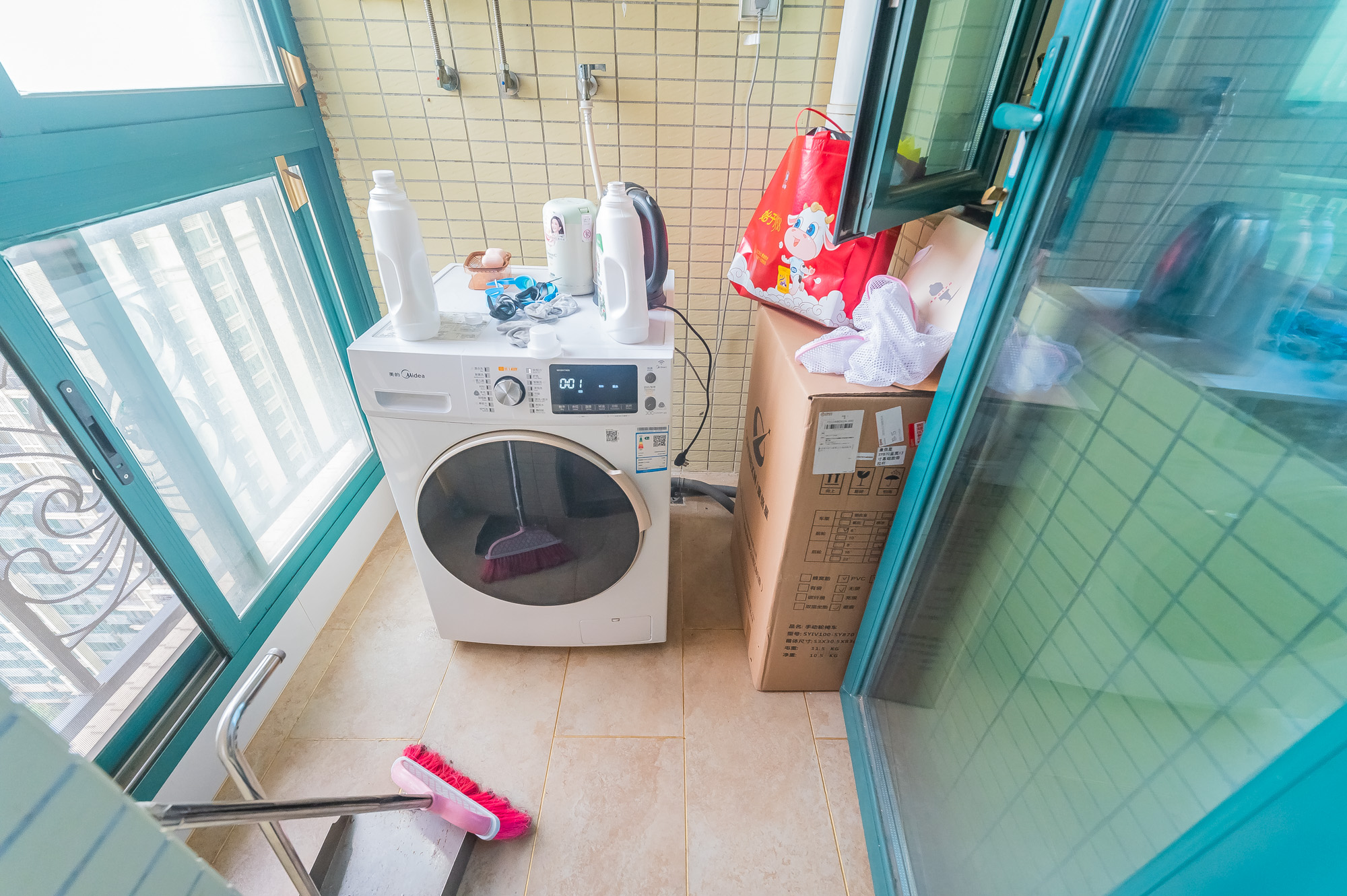 恒大翡翠华庭  3室2厅2卫    133.8万 恒大翡翠华庭  3室2厅2卫    133.8万厨房