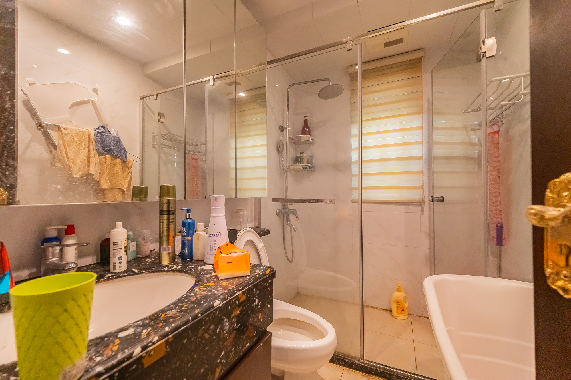 恒大翡翠华庭  3室2厅2卫    133.8万 恒大翡翠华庭  3室2厅2卫    133.8万卫生间