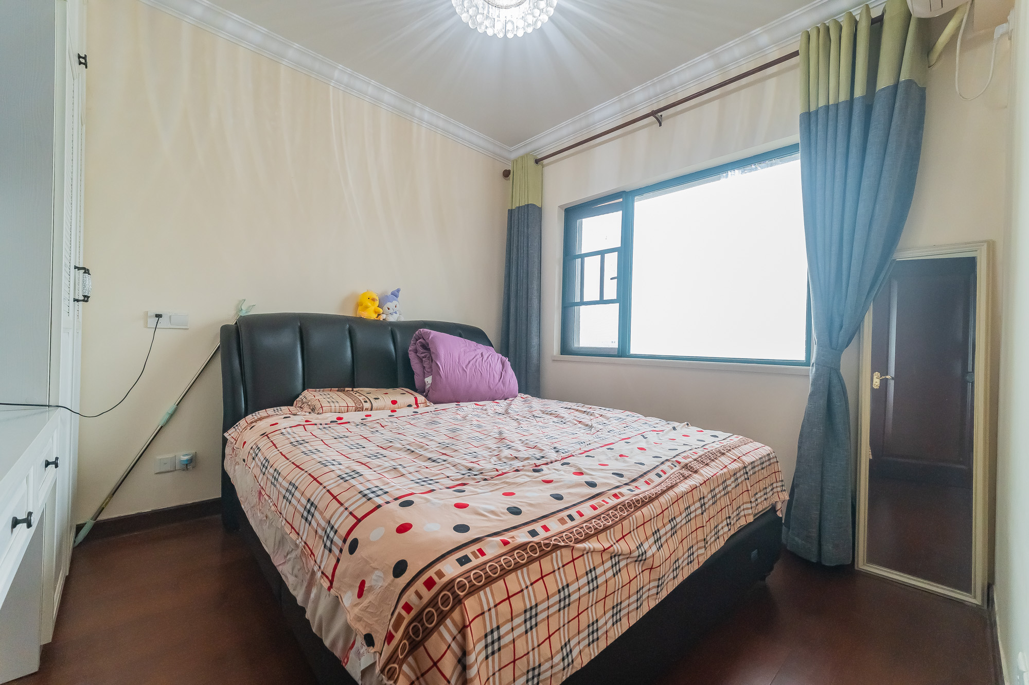 恒大翡翠华庭  3室2厅2卫    133.8万 恒大翡翠华庭  3室2厅2卫    133.8万卧室