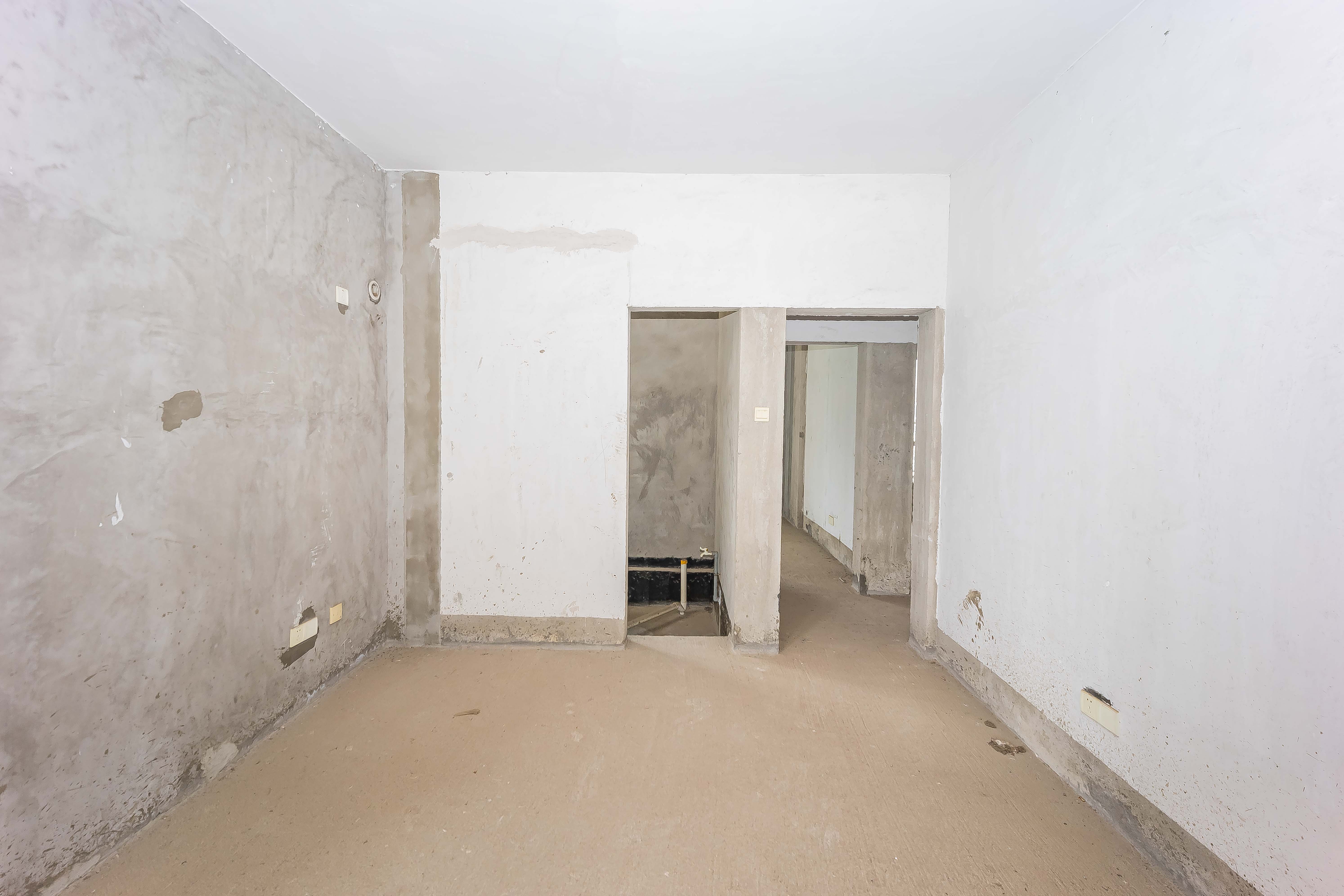 金域南外滩(望江佳园)  4室2厅2卫    200.0万 金域南外滩(望江佳园)  4室2厅2卫    200.0万卧室