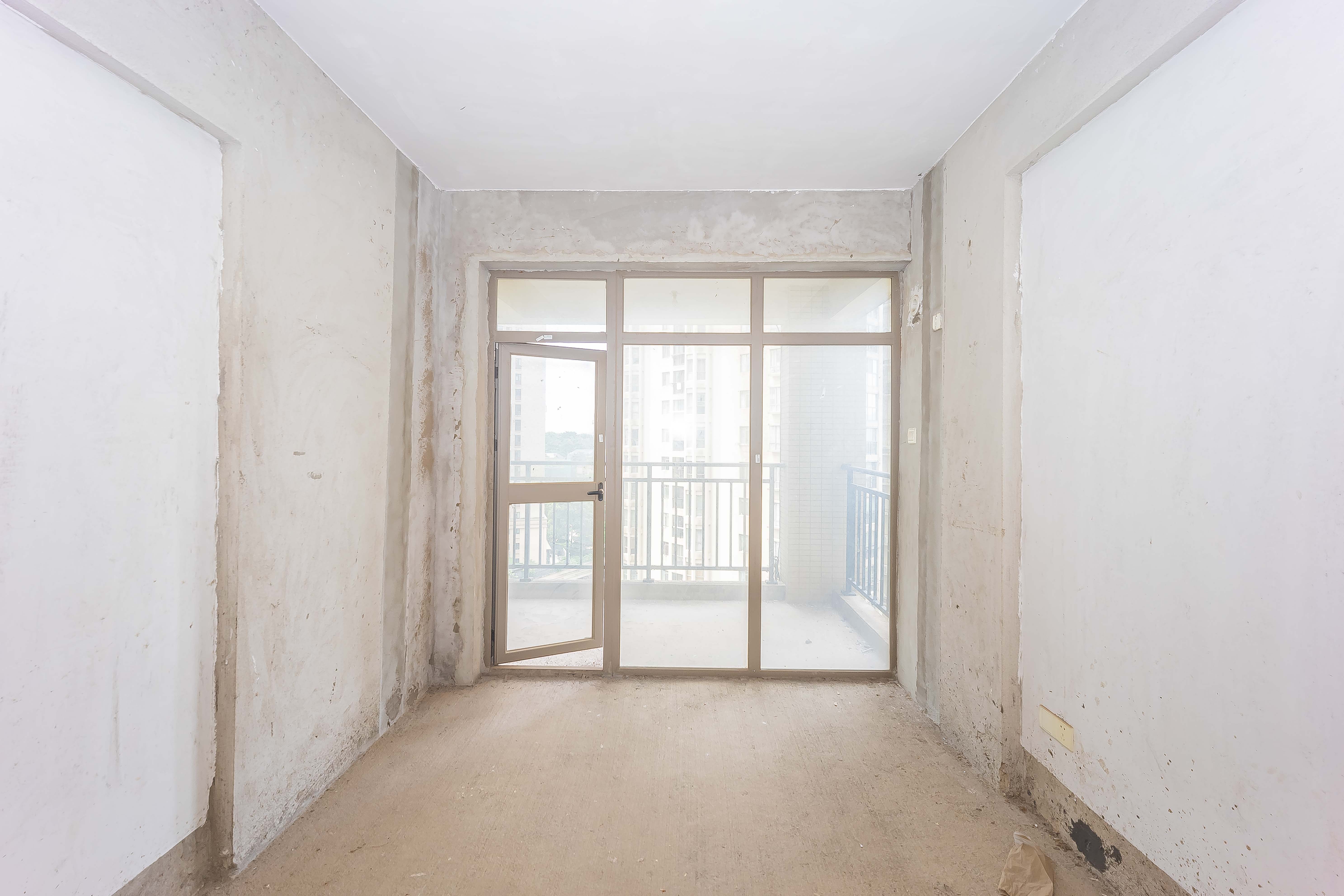 金域南外滩(望江佳园)  4室2厅2卫    200.0万 金域南外滩(望江佳园)  4室2厅2卫    200.0万卧室