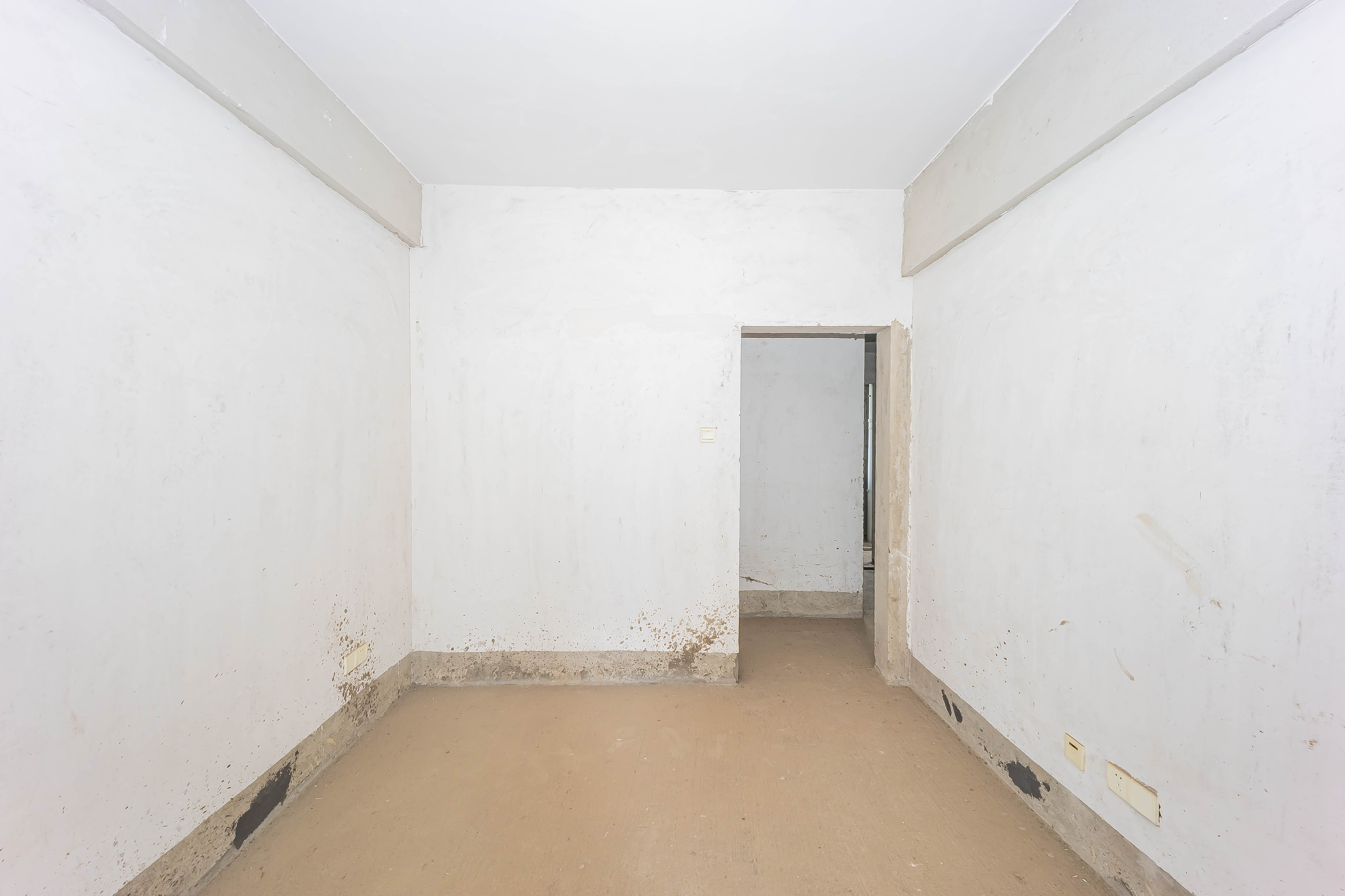 金域南外滩(望江佳园)  4室2厅2卫    200.0万 金域南外滩(望江佳园)  4室2厅2卫    200.0万卧室