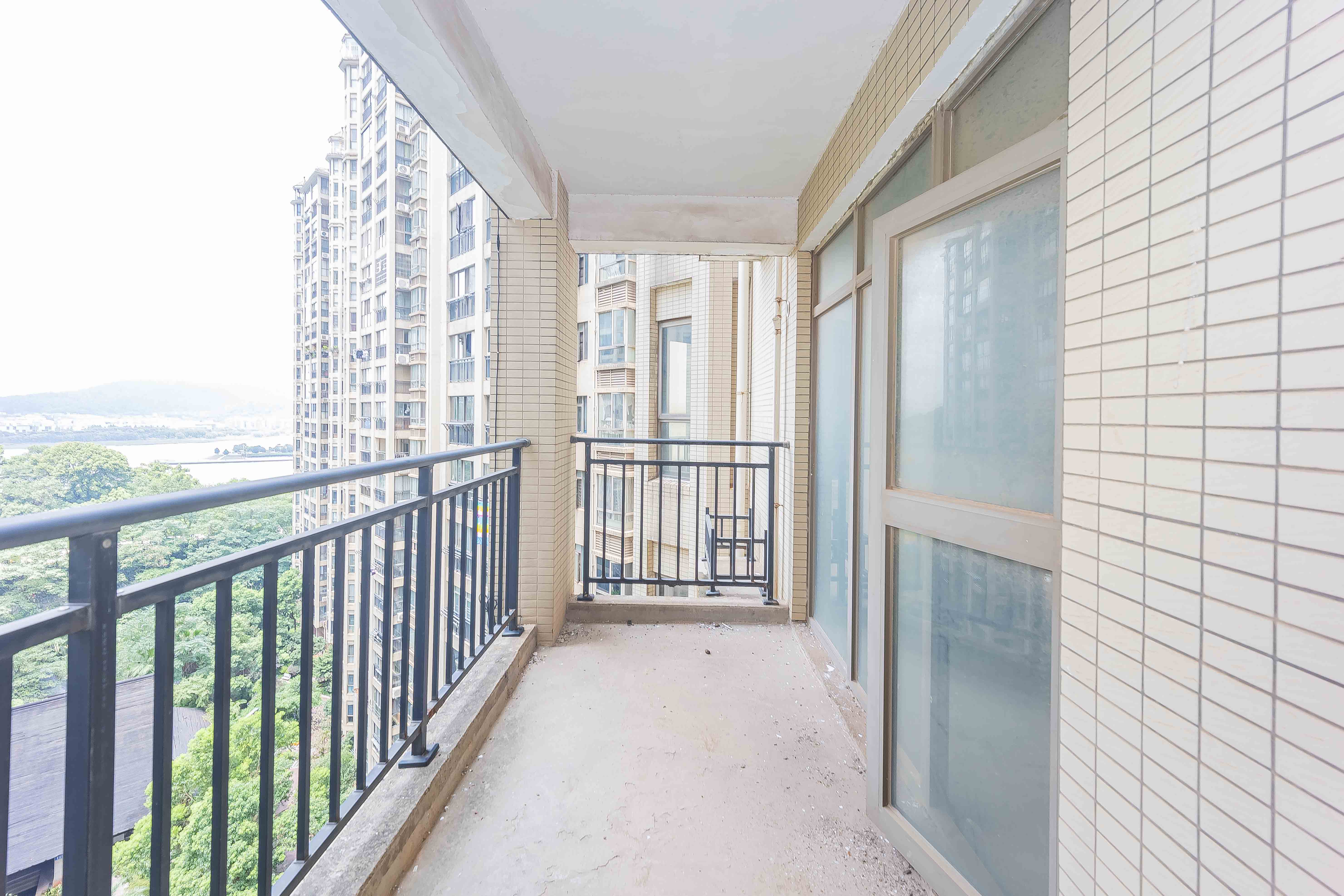 金域南外滩(望江佳园)  4室2厅2卫    200.0万 金域南外滩(望江佳园)  4室2厅2卫    200.0万阳台