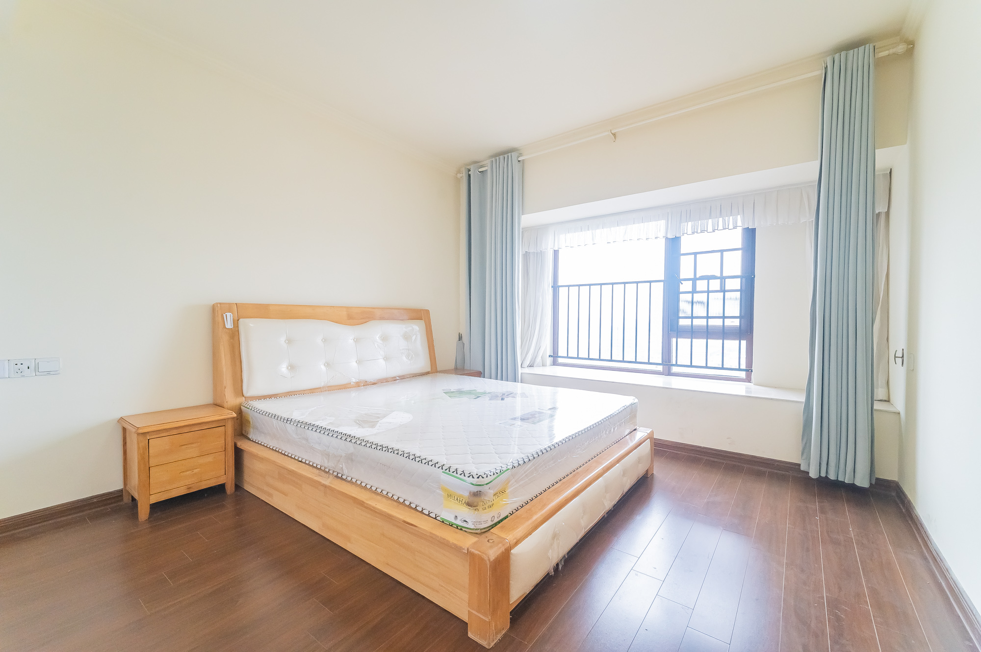 碧桂园中央花园 3室2厅2卫 112.0万 碧桂园中央花园 3室2厅2卫 112.0万卧室