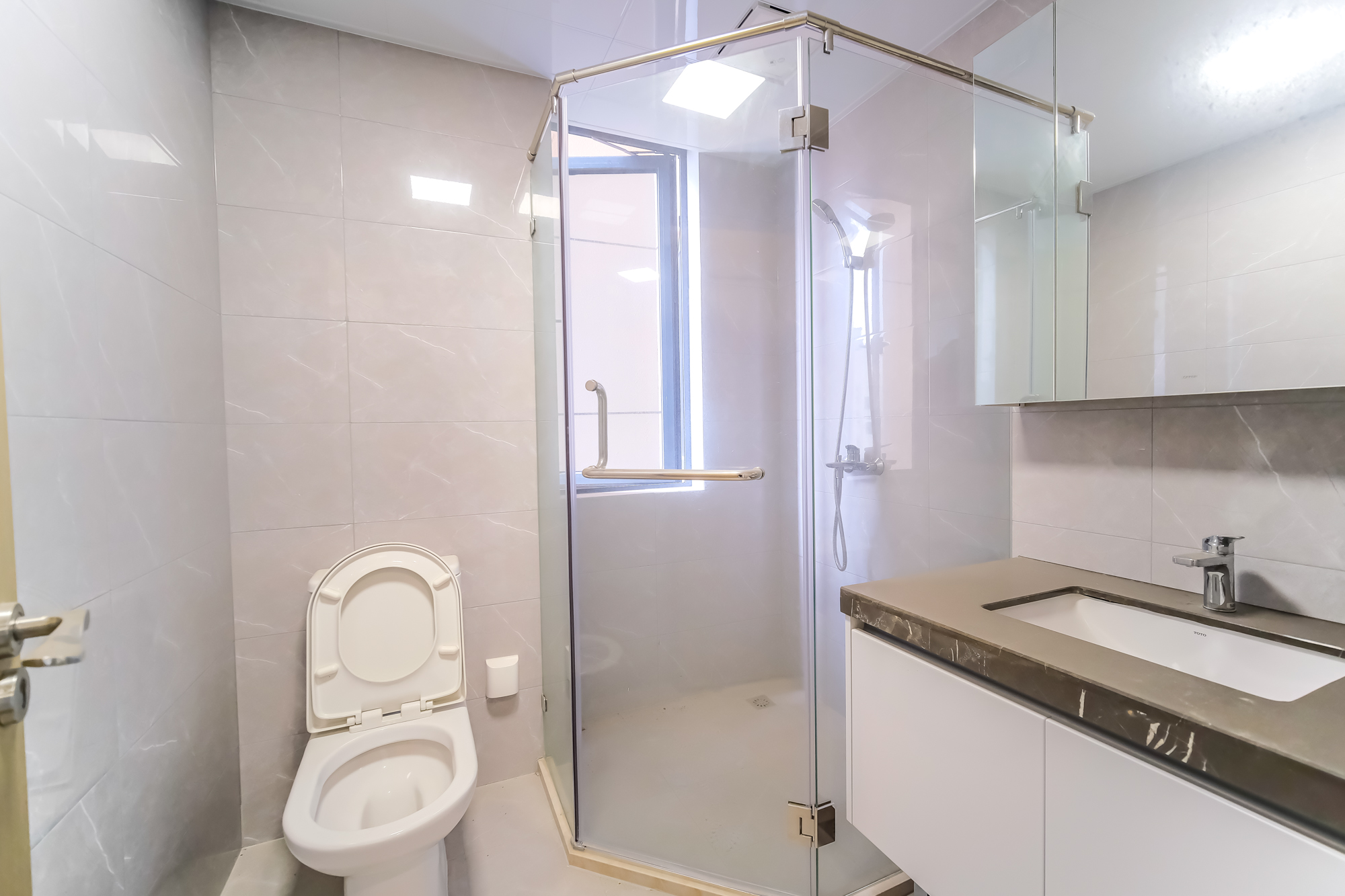 运达锦绣广场  3室2厅1卫    130.0万 运达锦绣广场  3室2厅1卫    130.0万卫生间