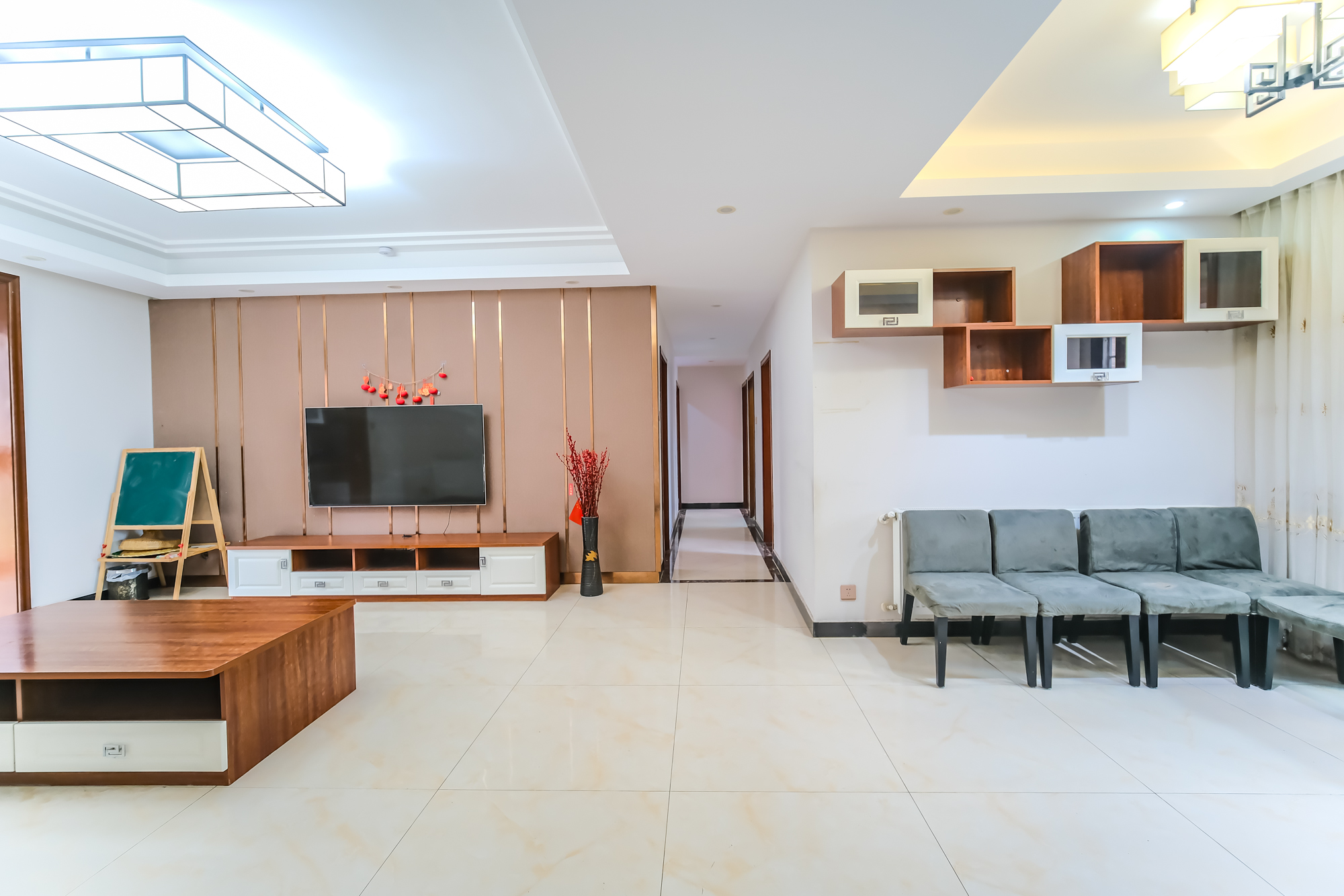 三一街区 4室2厅2卫 89.8万 三一街区 4室2厅2卫 89.8万客厅