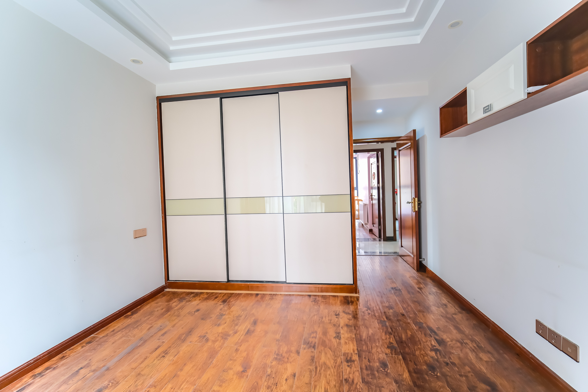 三一街区 4室2厅2卫 89.8万 三一街区 4室2厅2卫 89.8万卧室