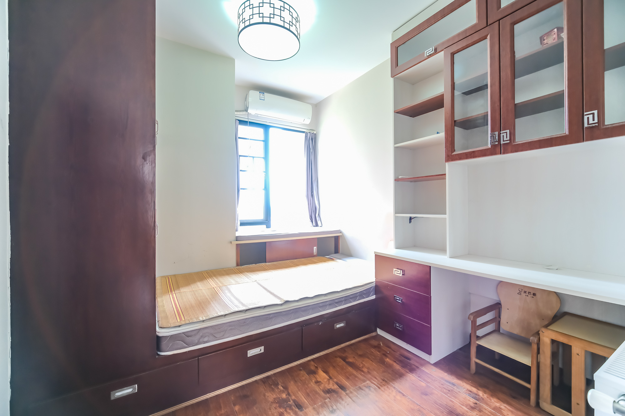 三一街区 4室2厅2卫 89.8万 三一街区 4室2厅2卫 89.8万卧室