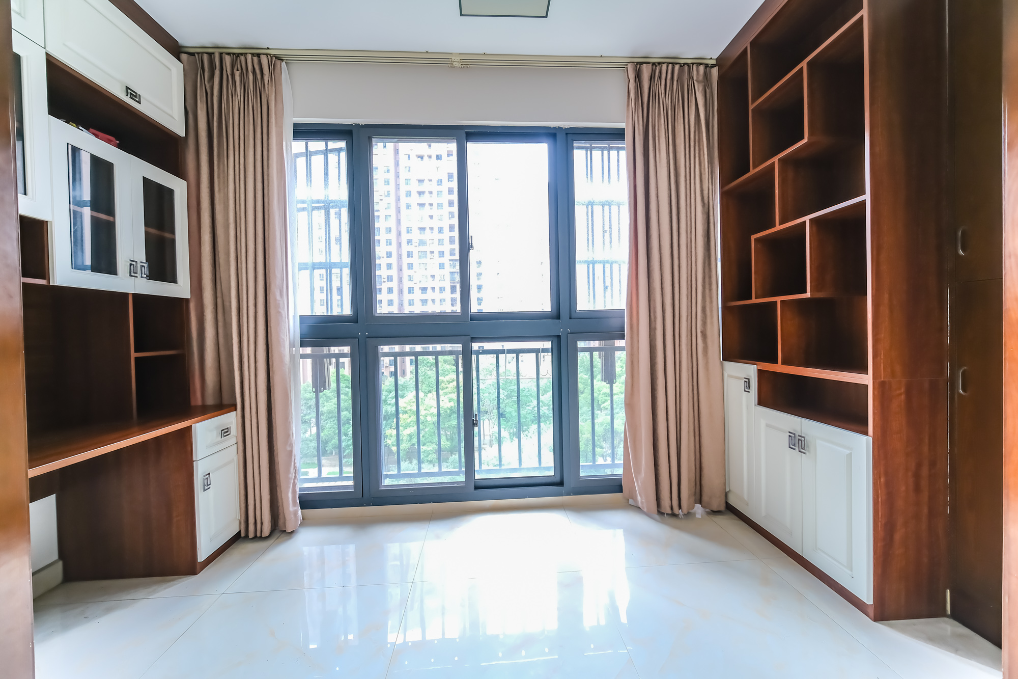 三一街区 4室2厅2卫 89.8万 三一街区 4室2厅2卫 89.8万阳台