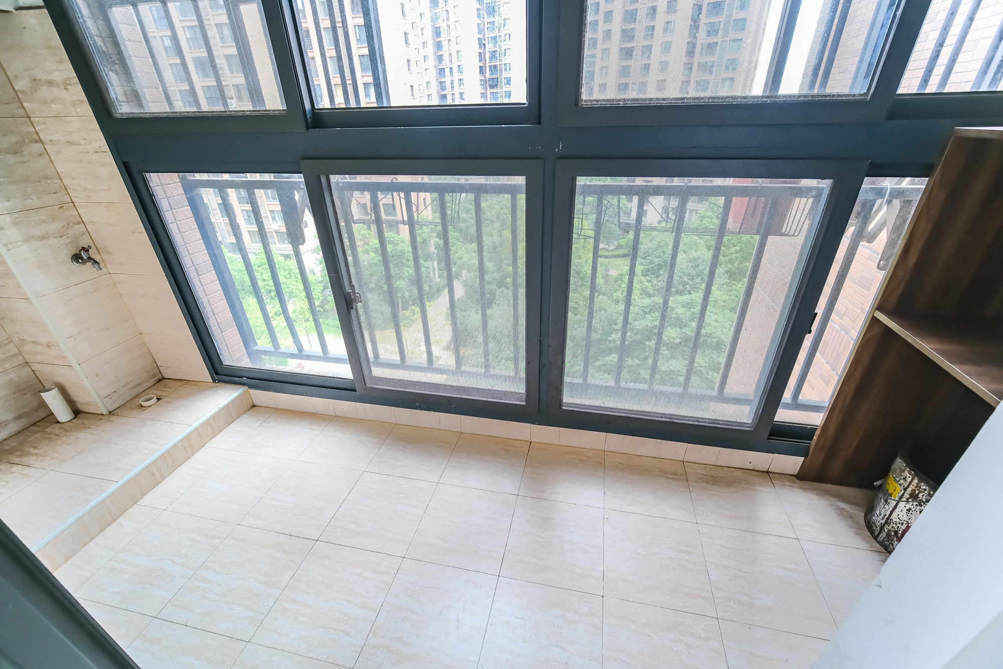 三一街区 4室2厅2卫 89.8万 三一街区 4室2厅2卫 89.8万阳台