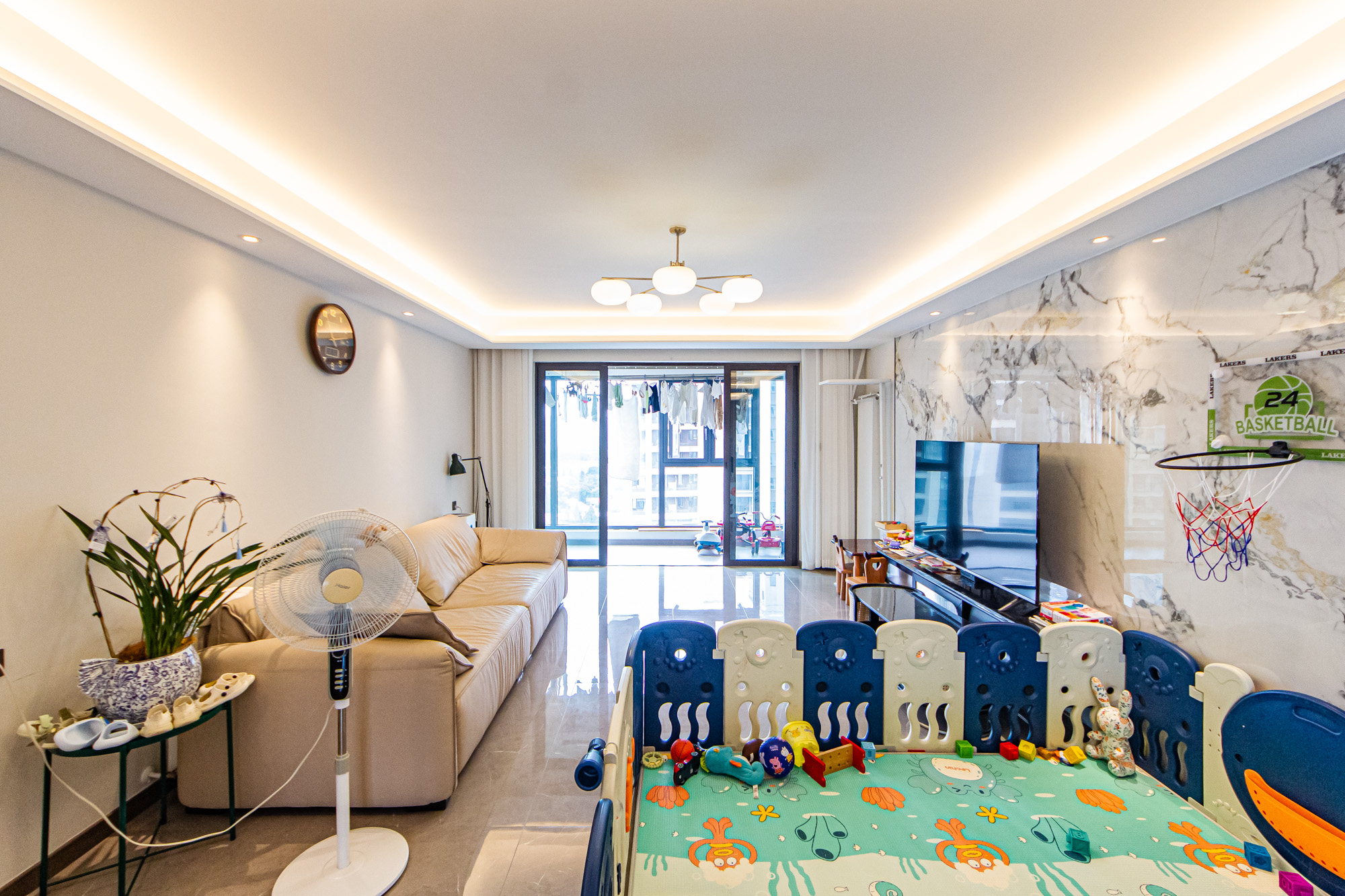 龙湖春江天玺 4室2厅2卫 246.0万 龙湖春江天玺 4室2厅2卫 246.0万客厅