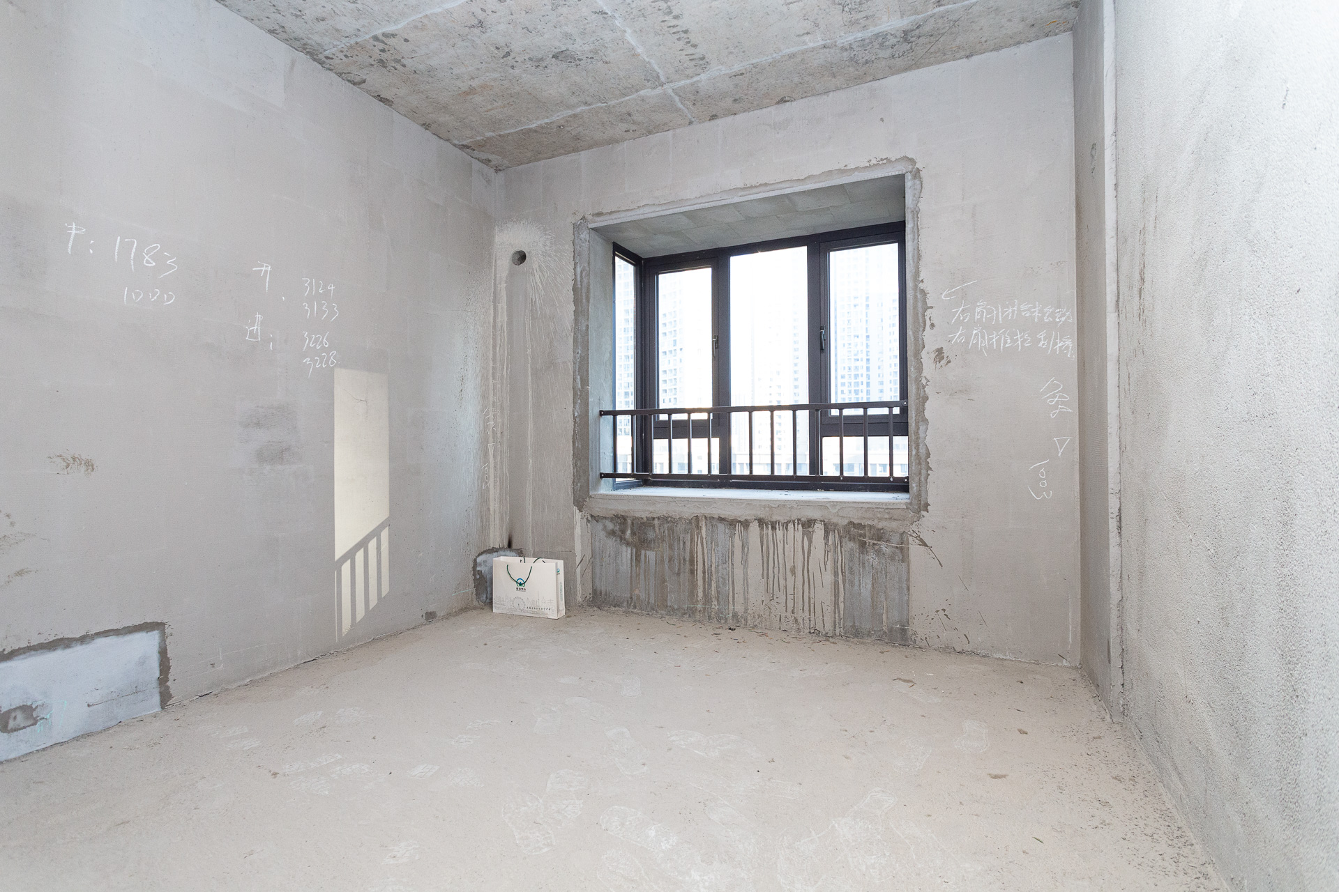 勤诚达境界城  4室2厅2卫    106.0万 勤诚达境界城  4室2厅2卫    106.0万卧室