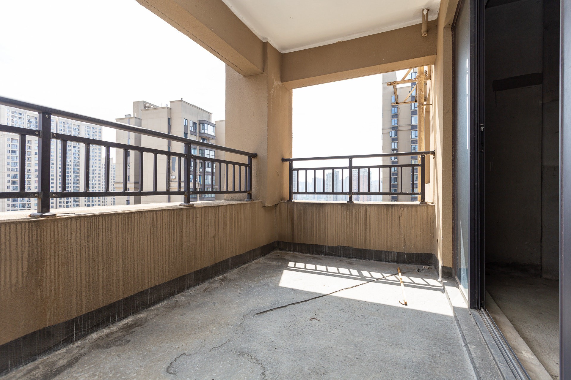 勤诚达境界城  4室2厅2卫    106.0万 勤诚达境界城  4室2厅2卫    106.0万阳台