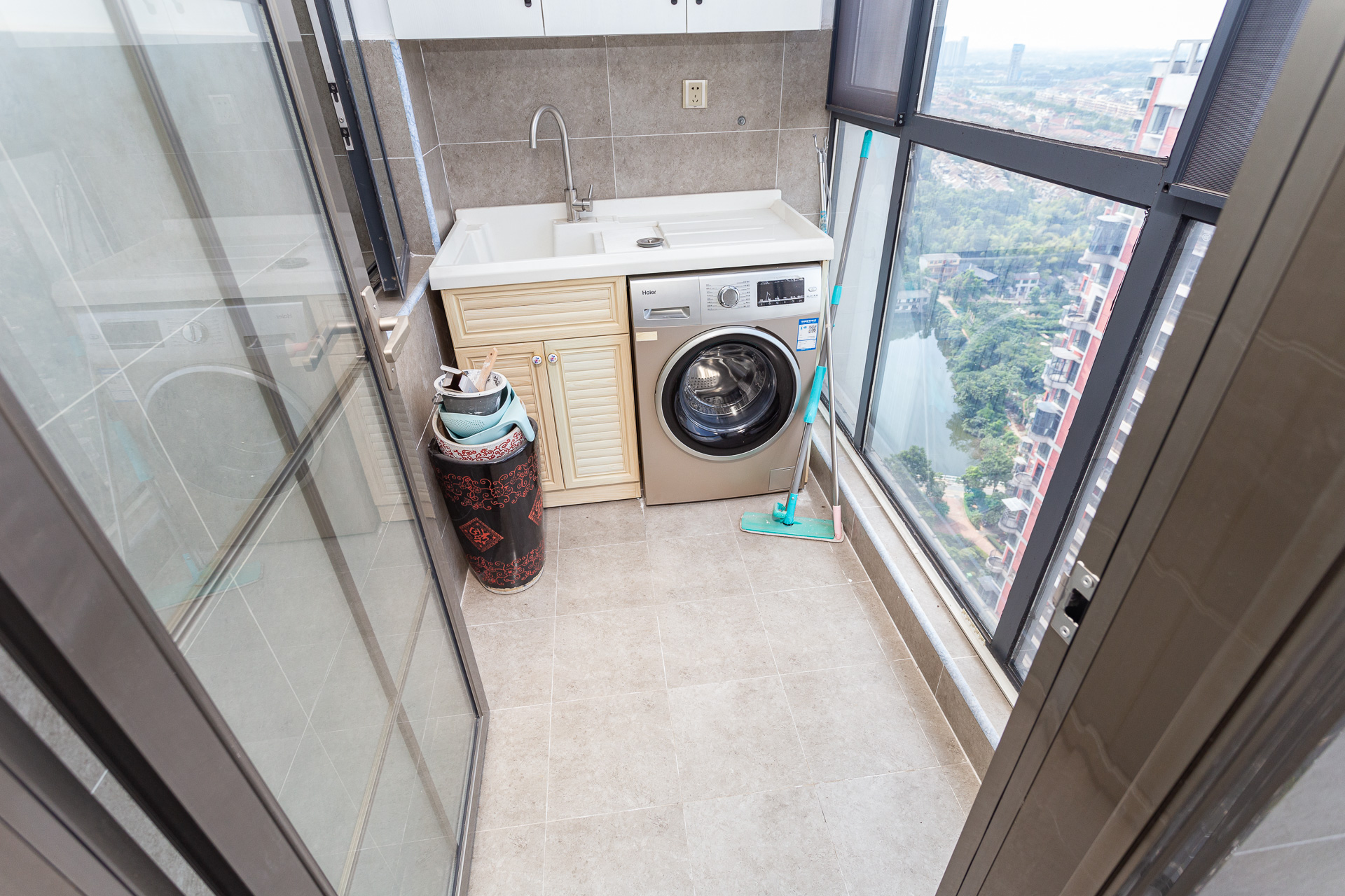 浩龙音乐界  3室2厅1卫    65.0万 浩龙音乐界  3室2厅1卫    65.0万阳台