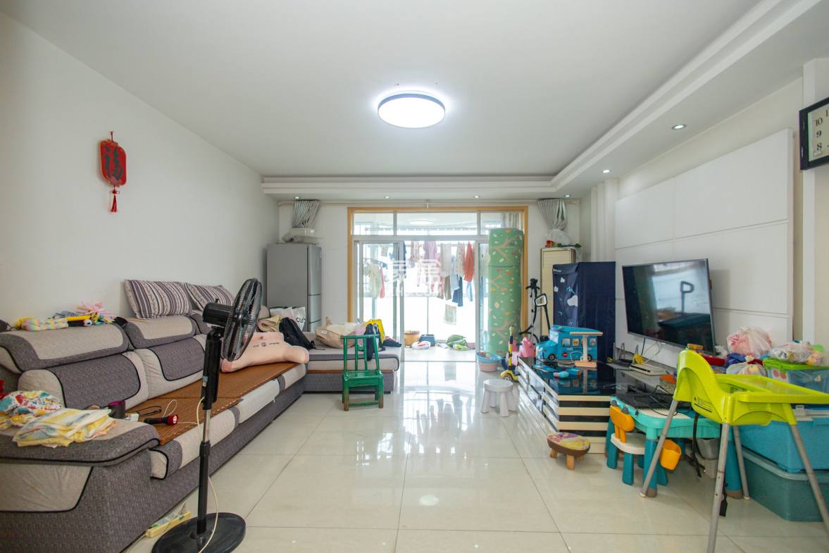 广场之星  4室2厅2卫    71.0万 广场之星  4室2厅2卫    71.0万客厅