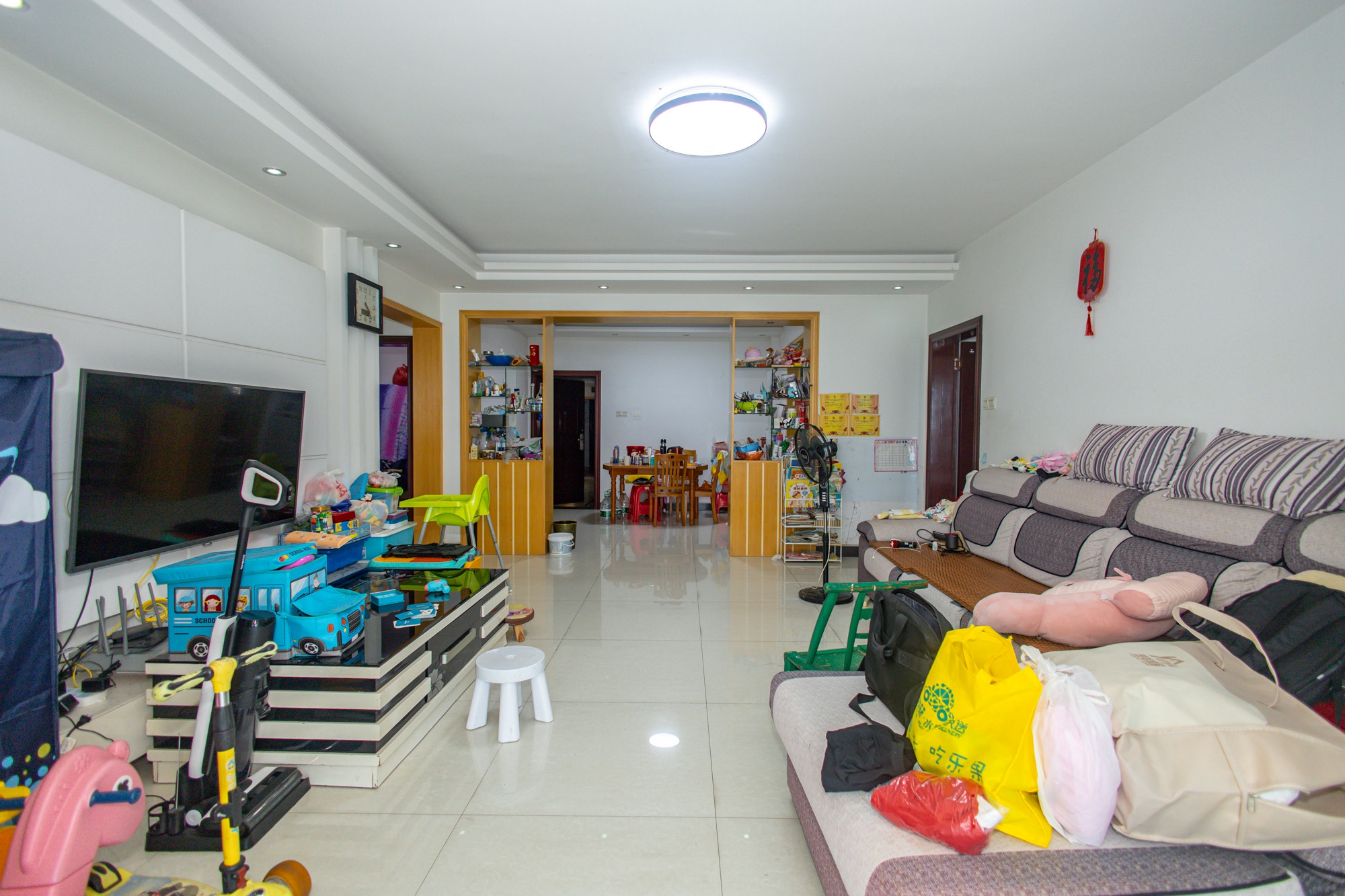 广场之星  4室2厅2卫    71.0万客厅