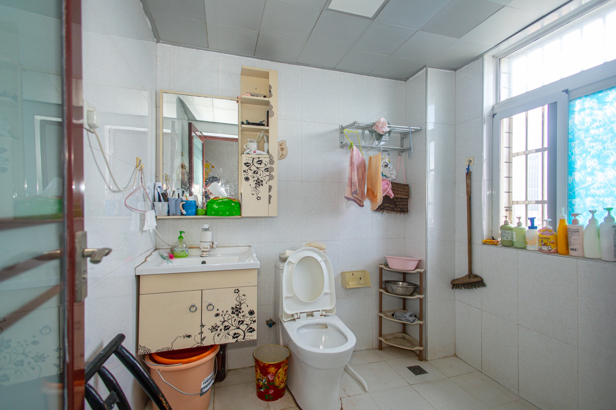 广场之星  4室2厅2卫    71.0万卫生间