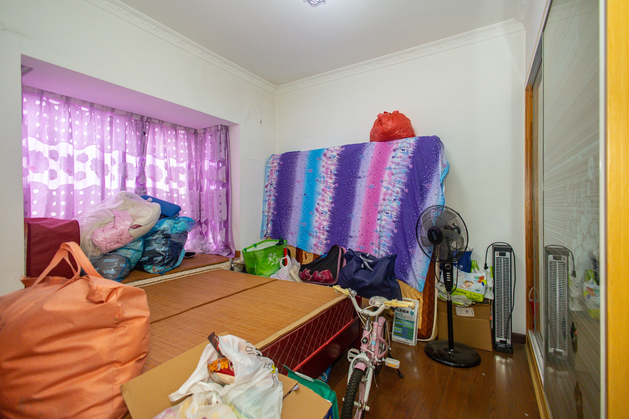 广场之星  4室2厅2卫    71.0万卧室