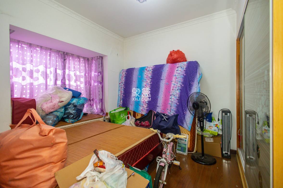 广场之星  4室2厅2卫    71.0万 广场之星  4室2厅2卫    71.0万卧室