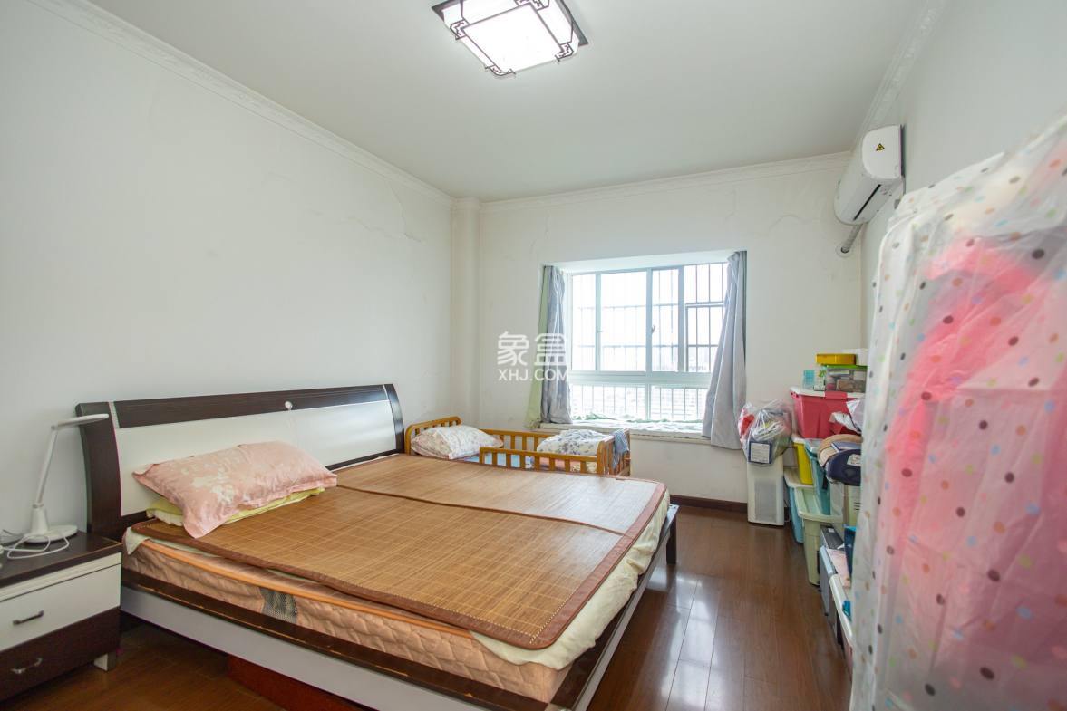 广场之星  4室2厅2卫    71.0万 广场之星  4室2厅2卫    71.0万卧室