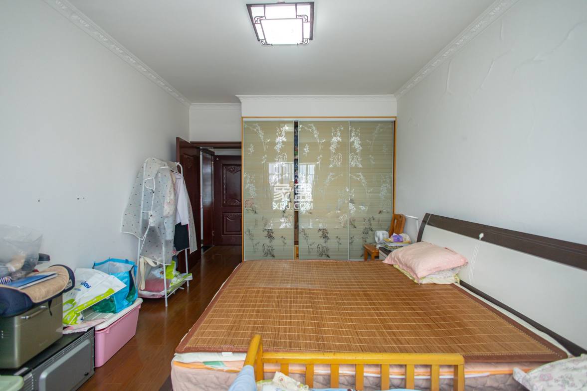 广场之星  4室2厅2卫    71.0万 广场之星  4室2厅2卫    71.0万卧室